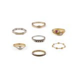 KONVOLUT RINGE 7-tlg. Platin, Gelbgold, Weißgold. A) Ein Ring Platin mit Feingo