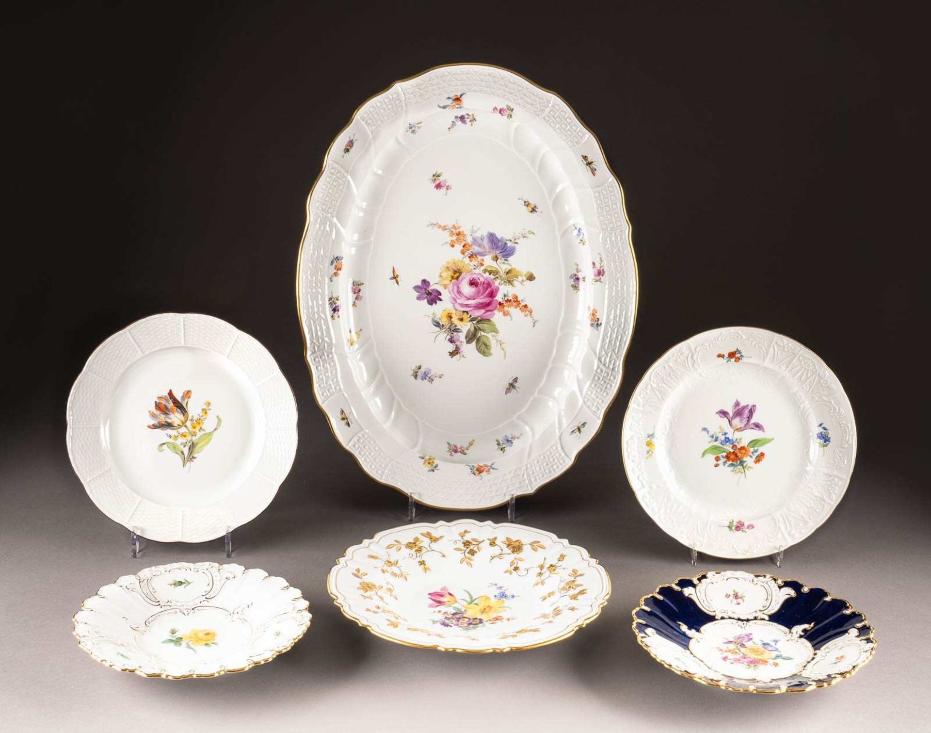 SECHSTEILIGES KONVOLUT 'BLUMENMALEREI' Deutsch, Meissen, 20. Jh. und früher <br