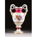 GROSSE SCHANLGENHENKELVASE Deutsch, Meissen, 1924-1934 Porzellan, po