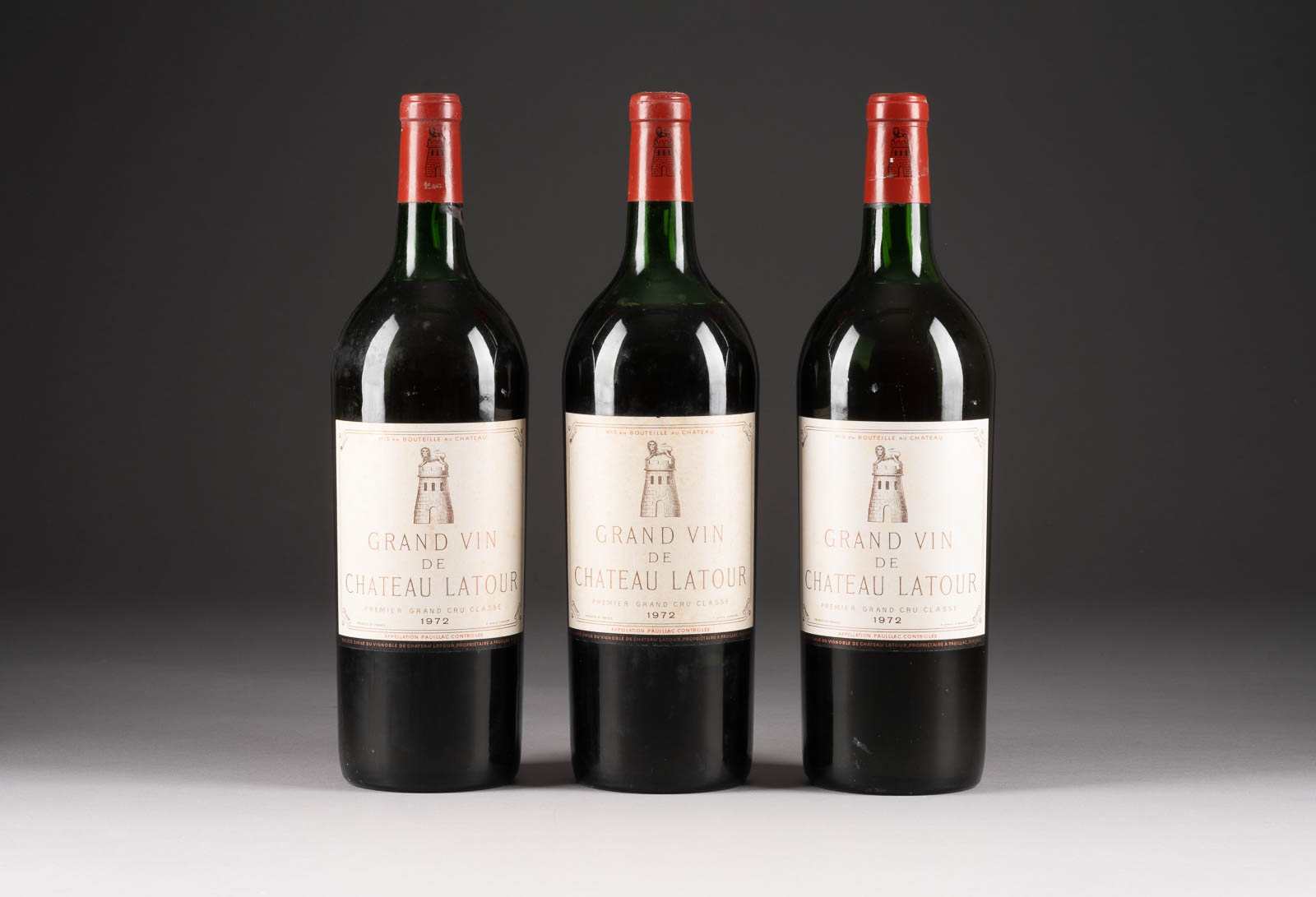 CHÂTEAU LATOUR 1972 PAUILLAC 3 Magnumflaschen 1,5l (tus/ ls). Etiketten part. m