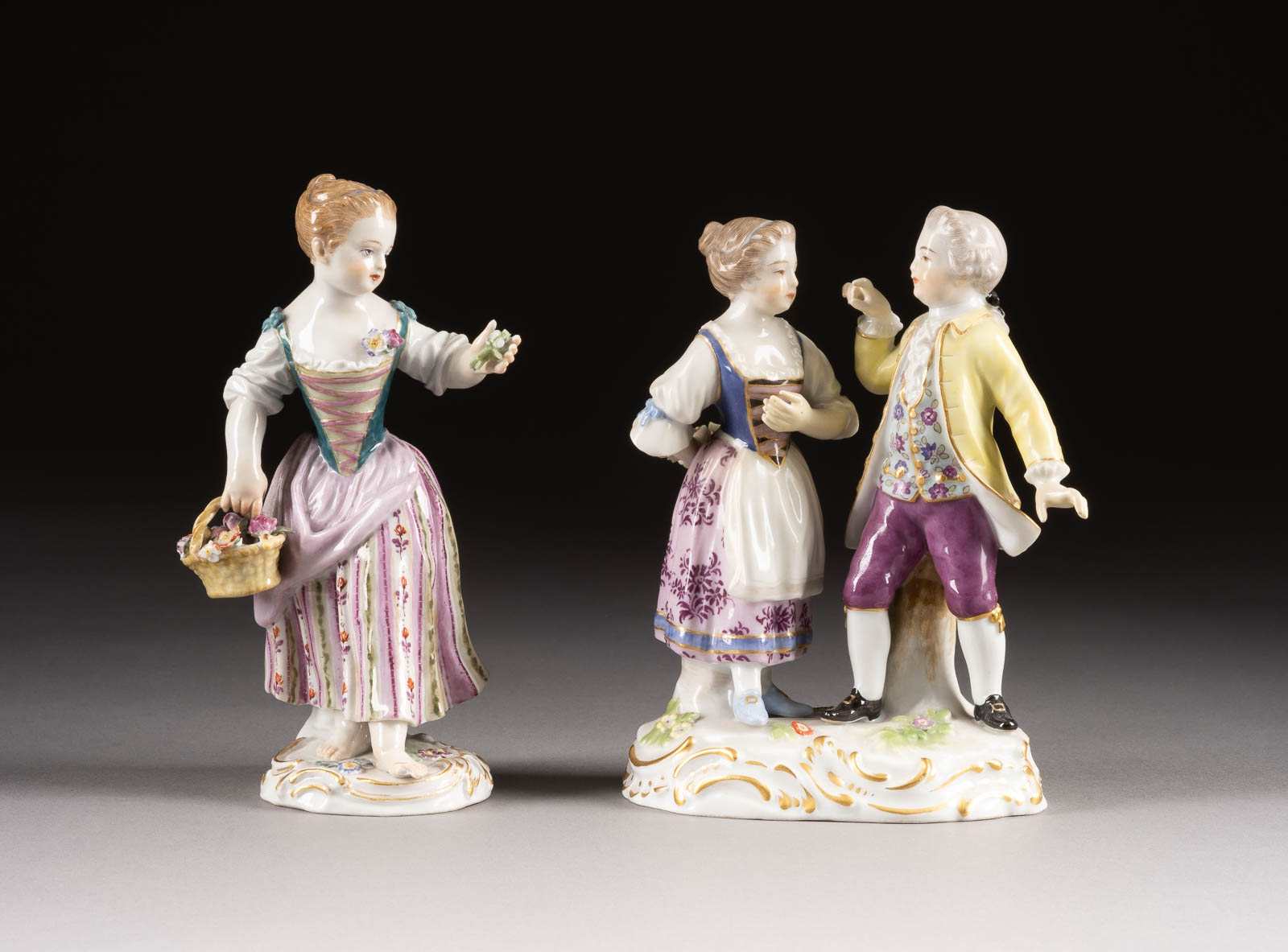 ZWEI PORZELLANFIGUREN MIT KINDERN Deutsch, Meissen, 20. Jh. (Entwurf 1750-1760 b