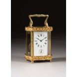 KLEINE REISEUHR Frankreich, um 1900 Messing, poliert. H. 8 cm. Auf d