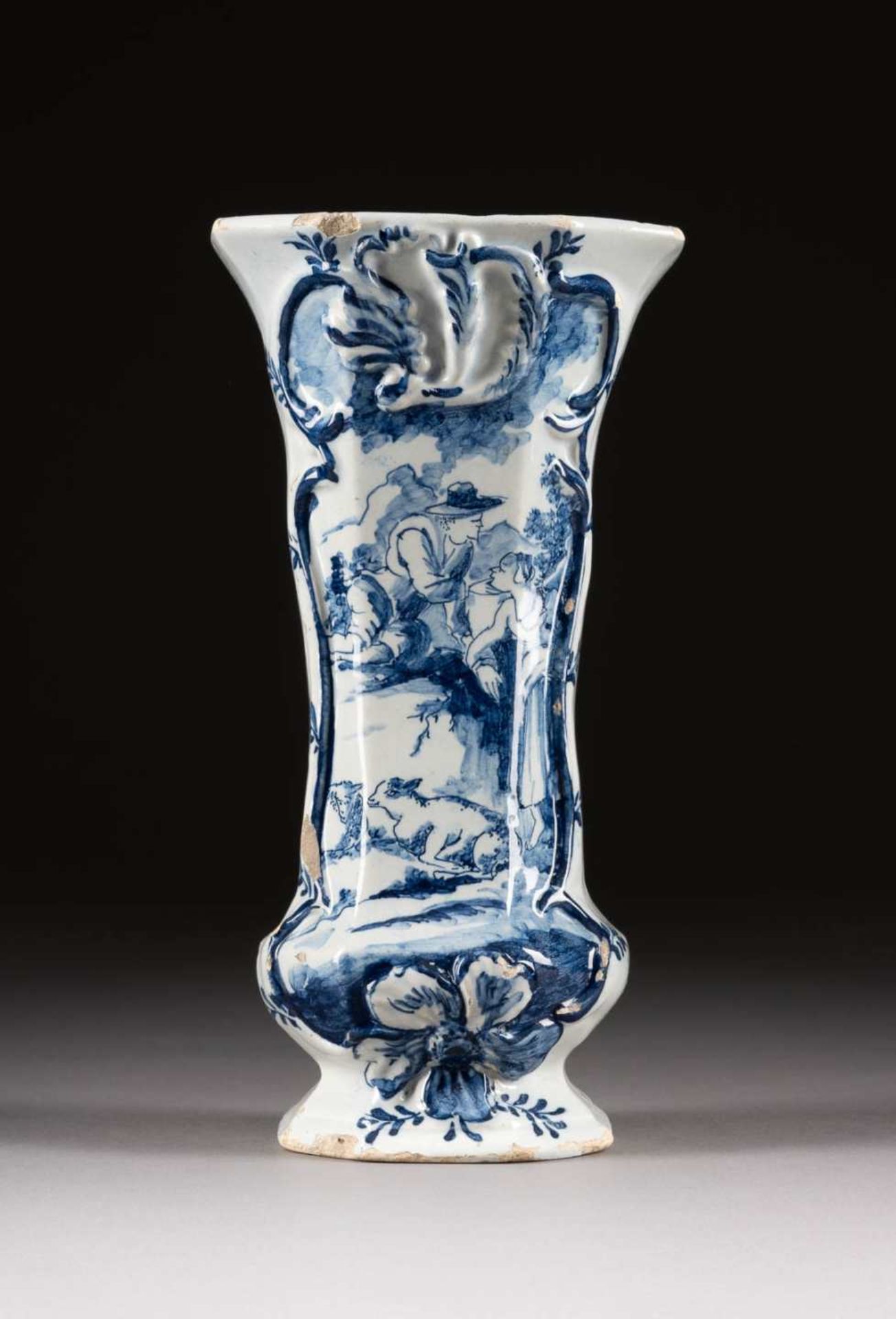 VASE MIT SCHÄFERPAAR Niederlande, Delft, De Porceleyne Bijl, 1796-1802 <b