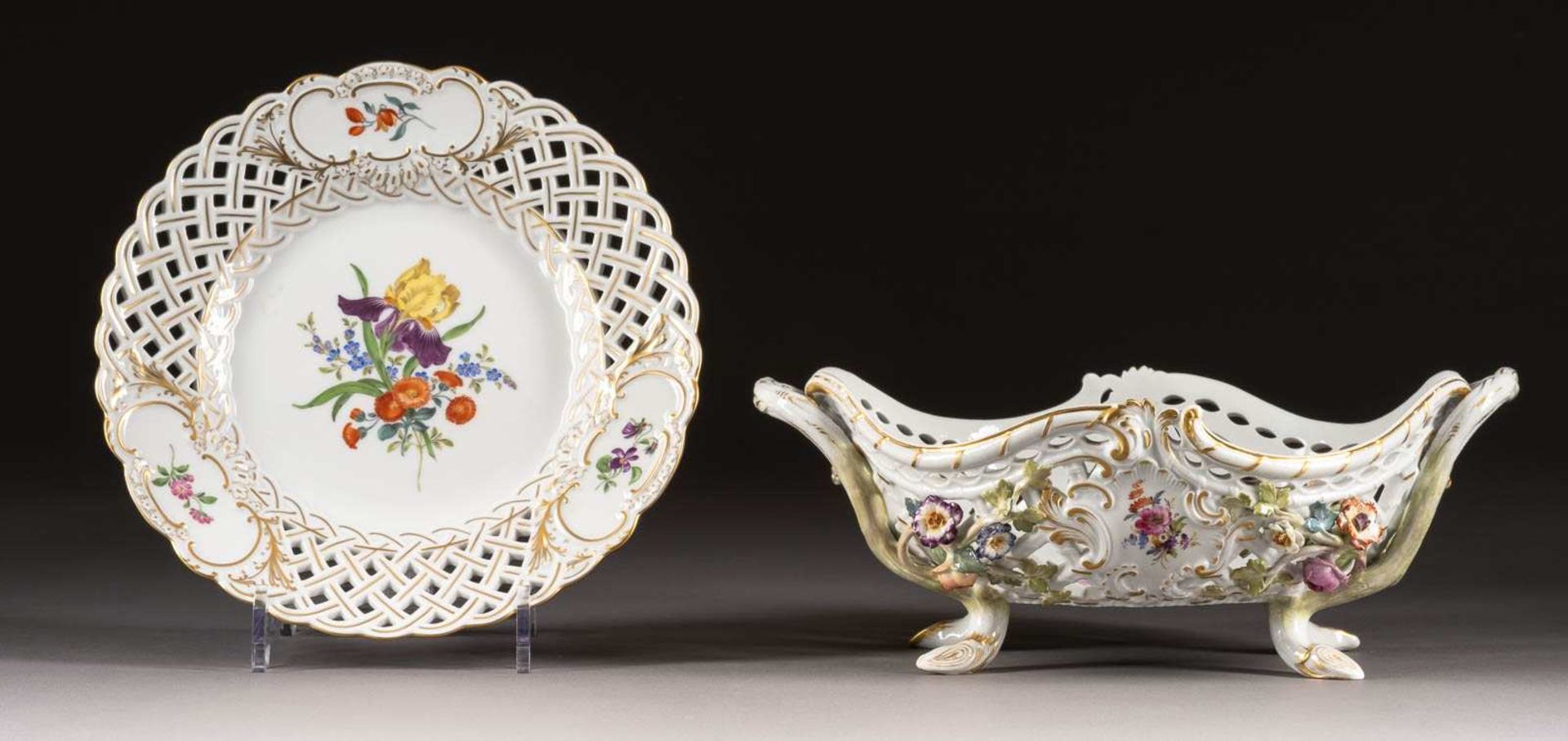 DURCHBRUCHSCHALE UND TELLER 'BLUMENMALEREI' Deutsch, Meissen, 1910 und 1983 <br