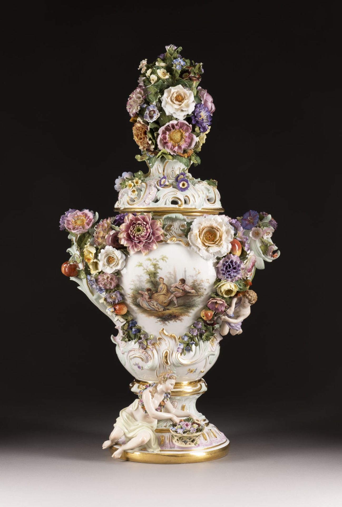 JOHANN JOACHIM KAENDLER GROSSE OPULENTE POTPURRI-DECKELVASE