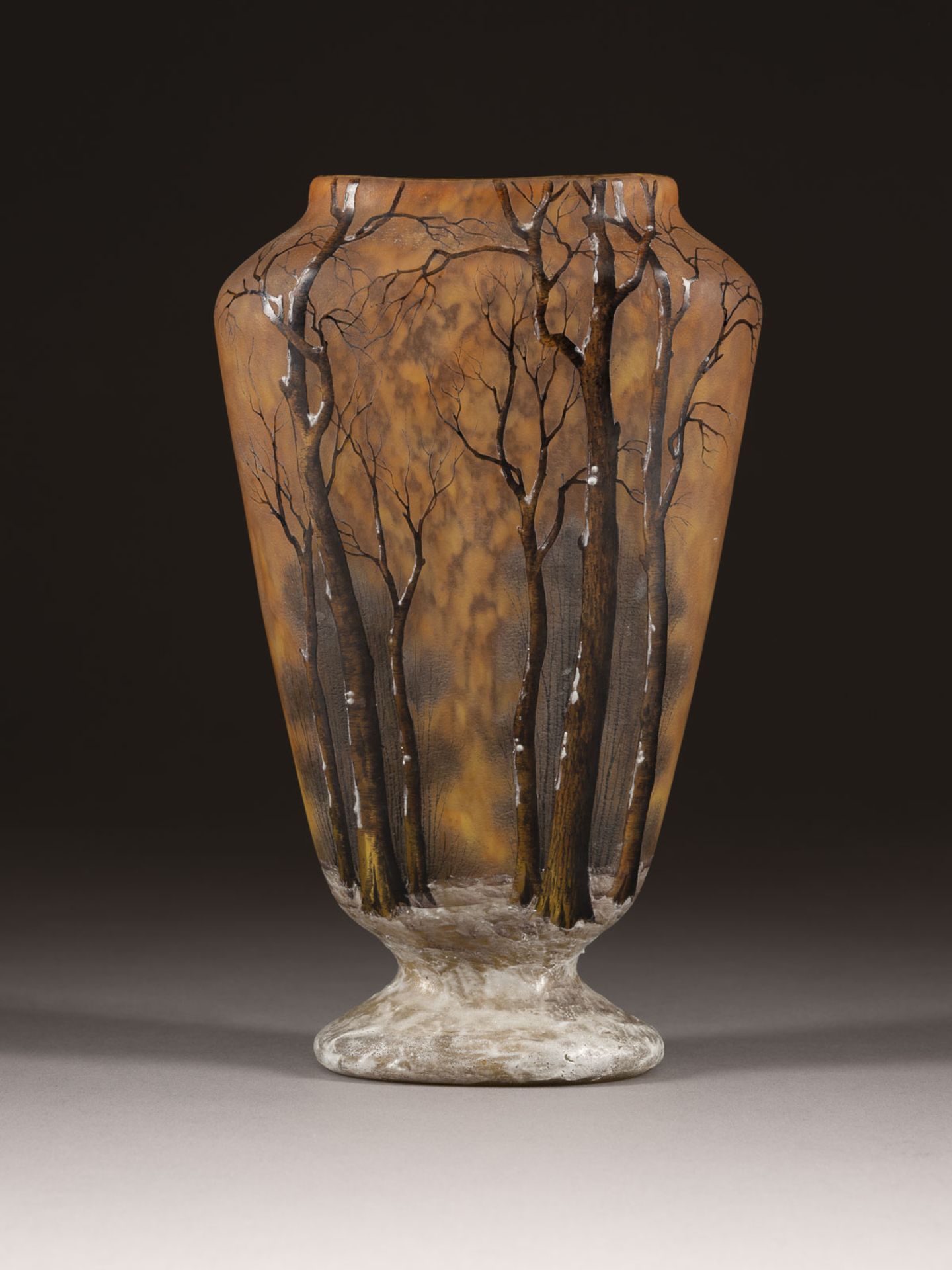 DAUM FRÈRES & CIE VASE 'ARBRES EN HIVES'