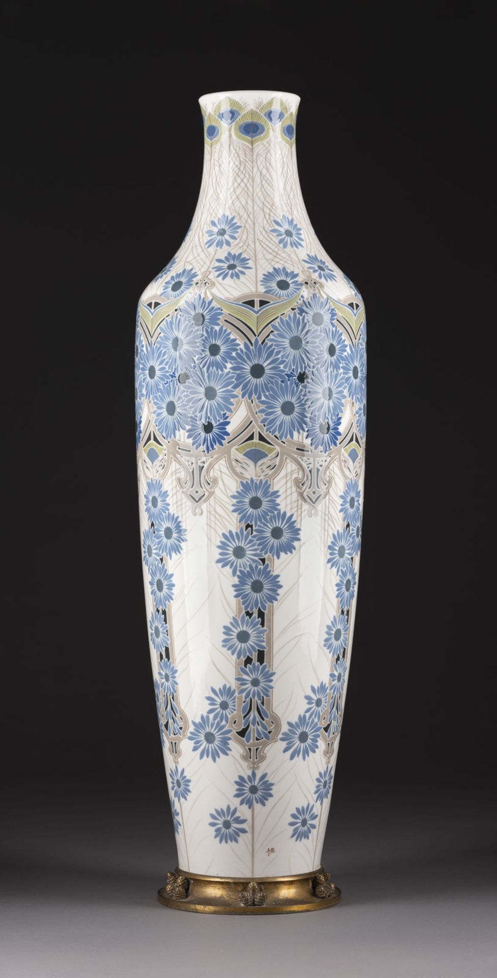 BEDEUTENDE JUGENDSTIL-BODENVASE MIT BLUMEN- UND PFAUENFEDERDEKOR