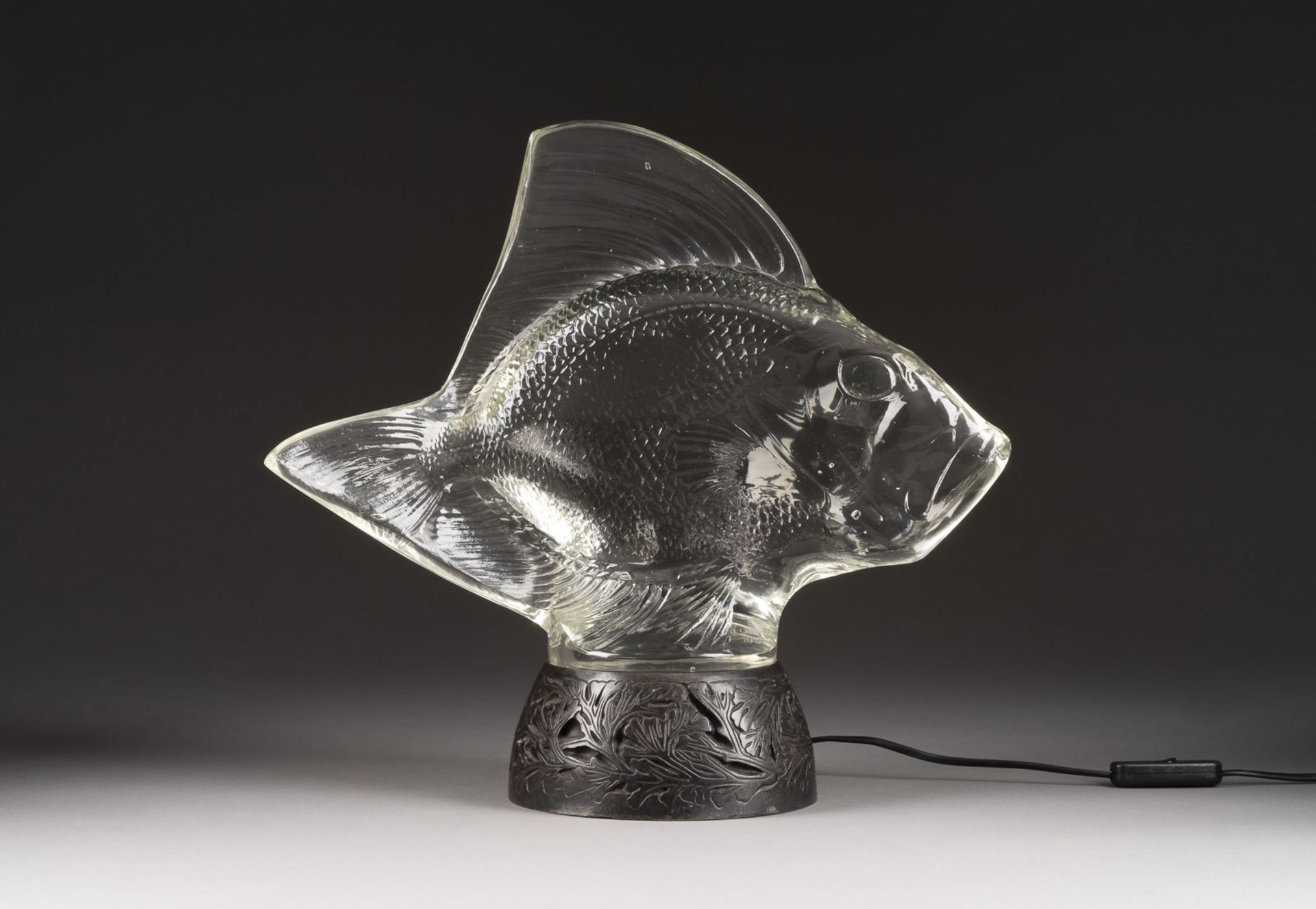 RENÉ LALIQUE TISCHLAMPE 'GROS POISSON, VAGUES'