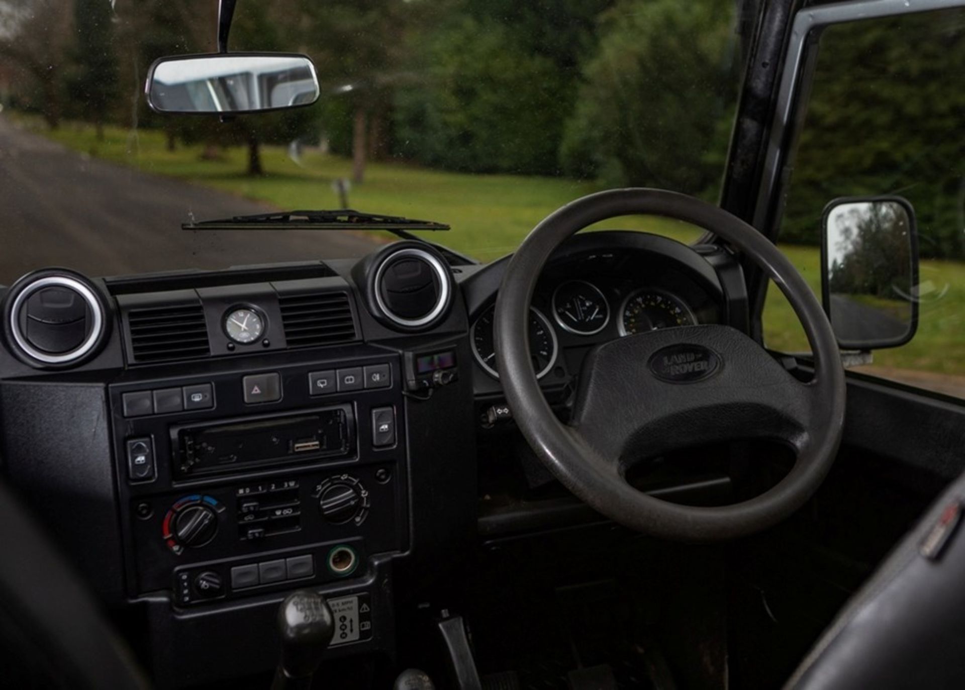 2011 Land Rover Defender 90 Hardtop - Image 5 of 9