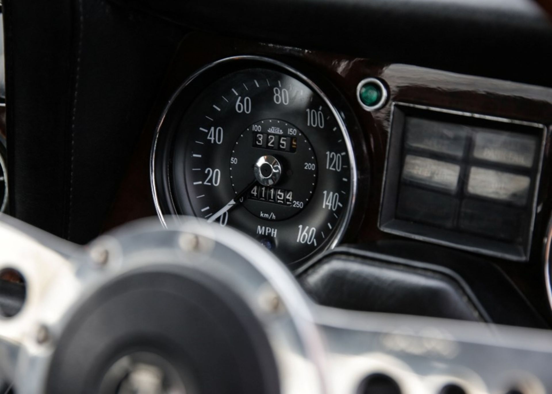 1975 Jensen Interceptor Mk. III - Image 5 of 9