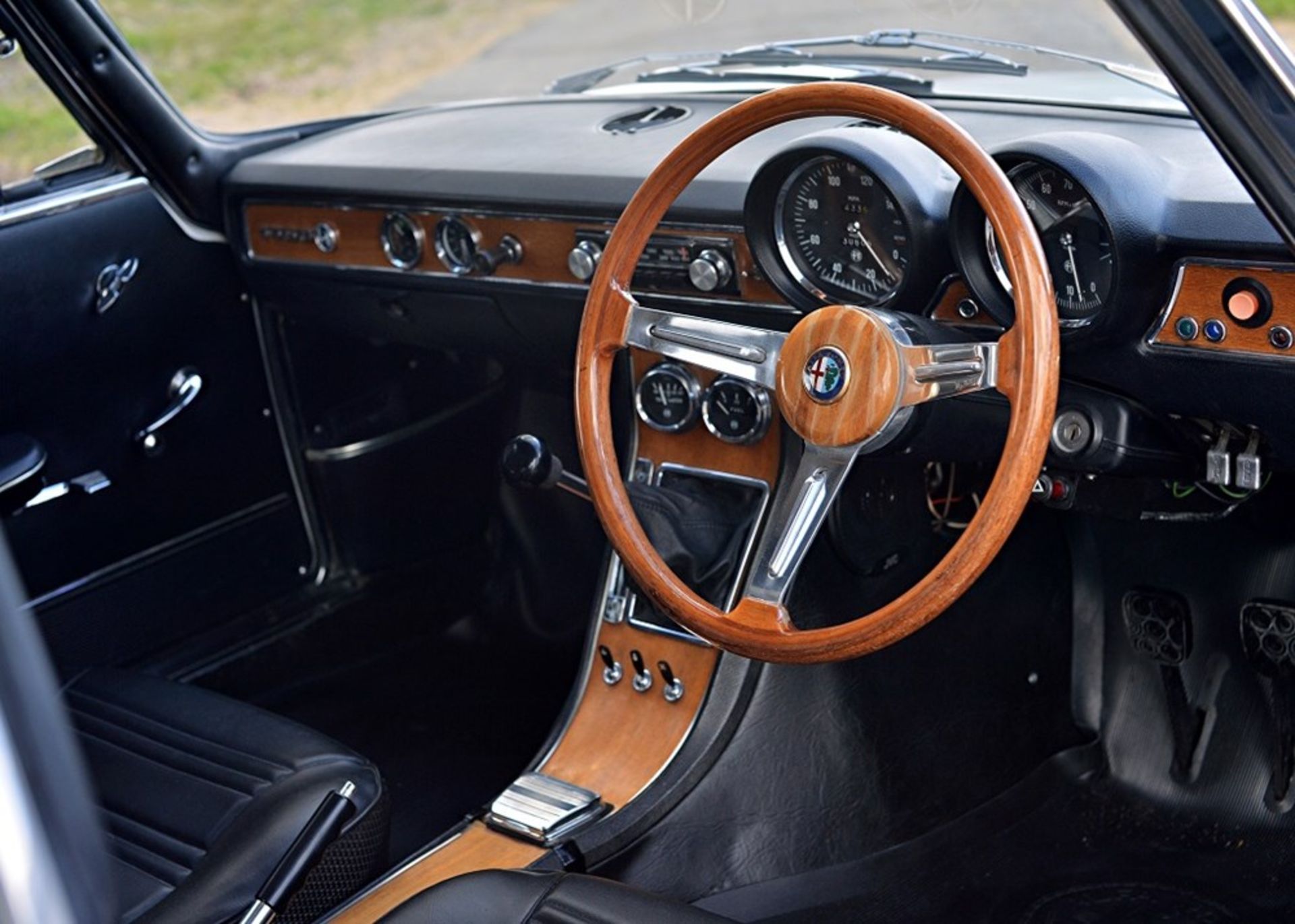 1970 Alfa Romeo 1750 GT Veloce - Image 5 of 9