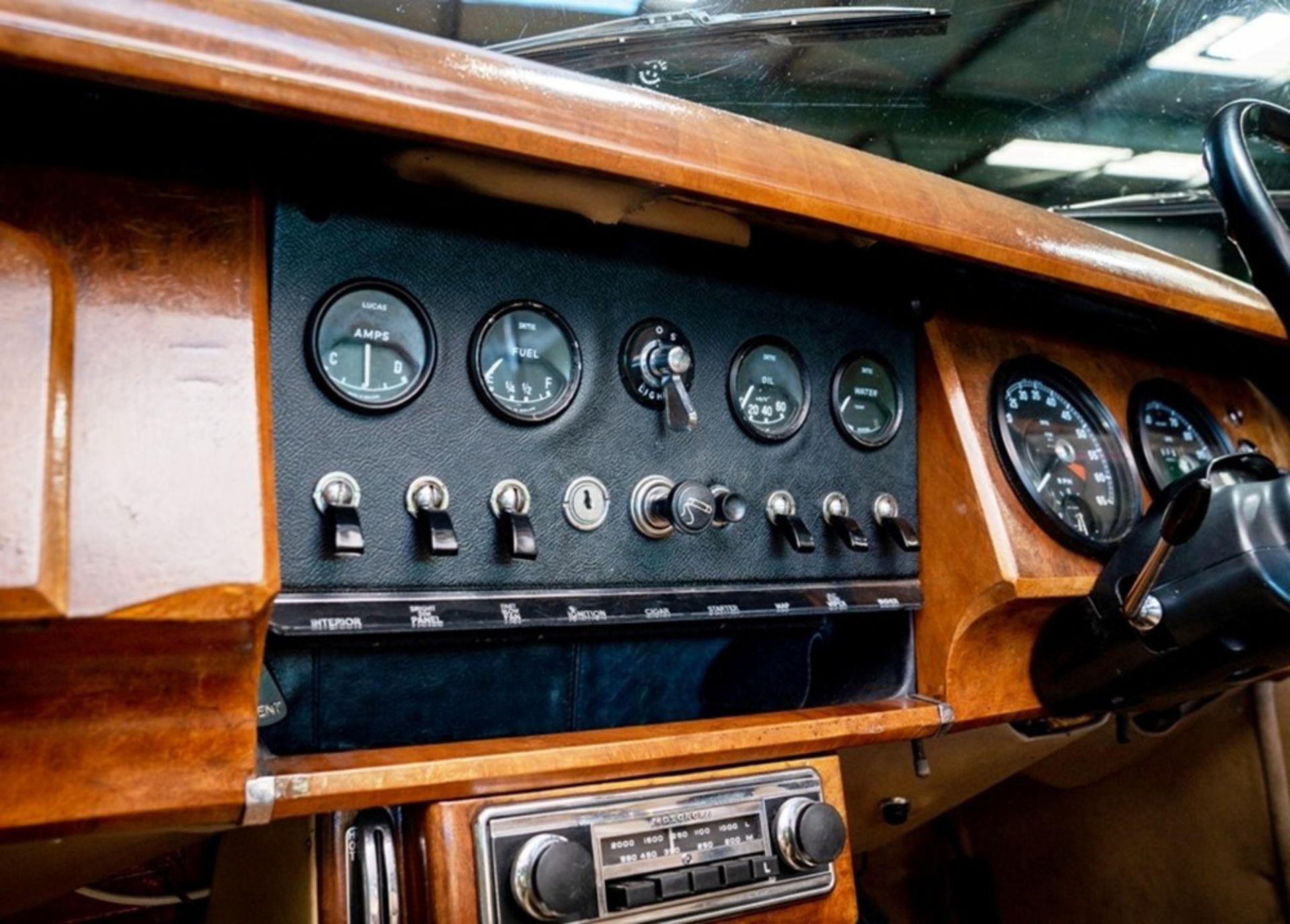 1968 Daimler 250 V8 Saloon - Image 7 of 9