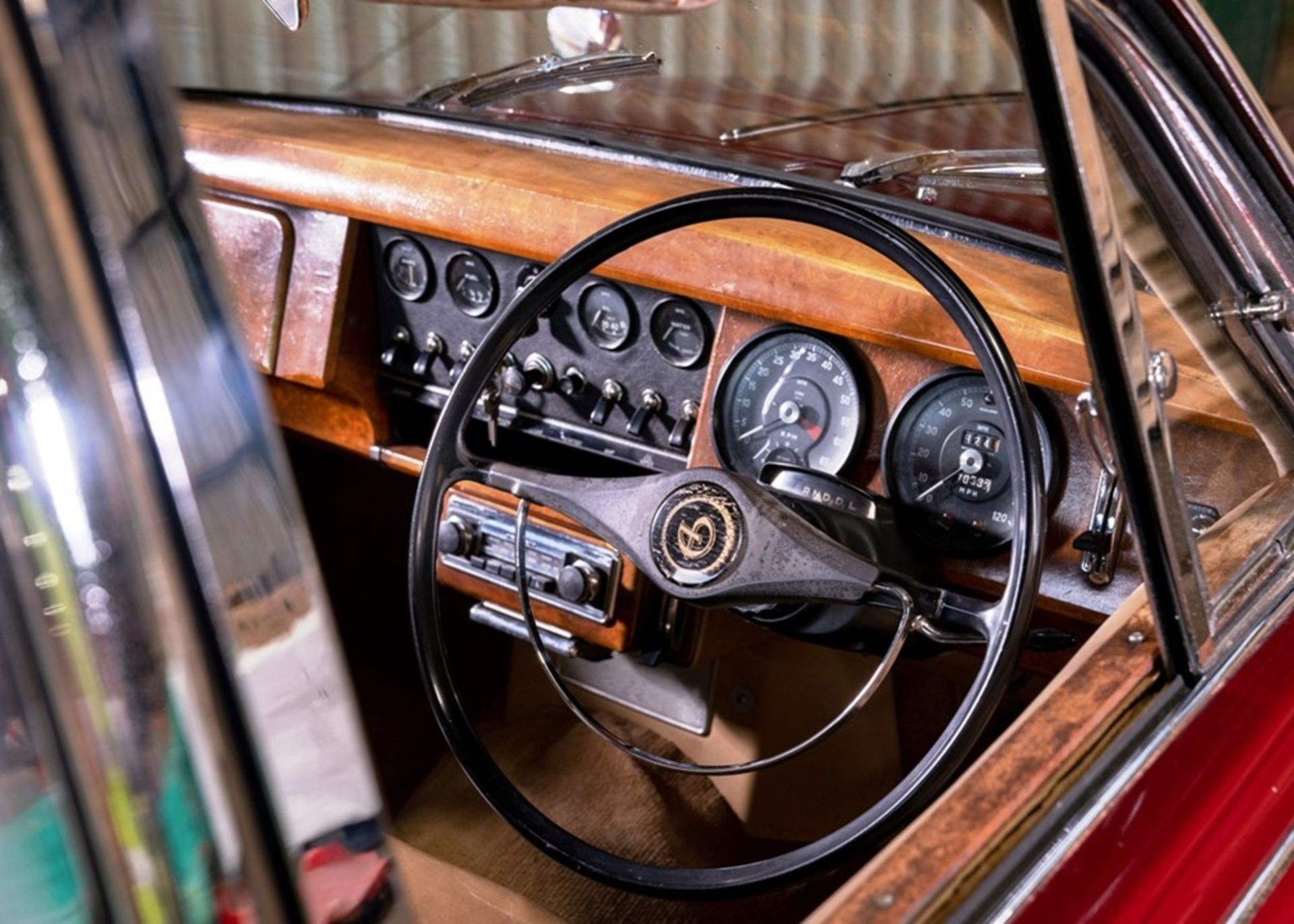 1968 Daimler 250 V8 Saloon - Image 6 of 9