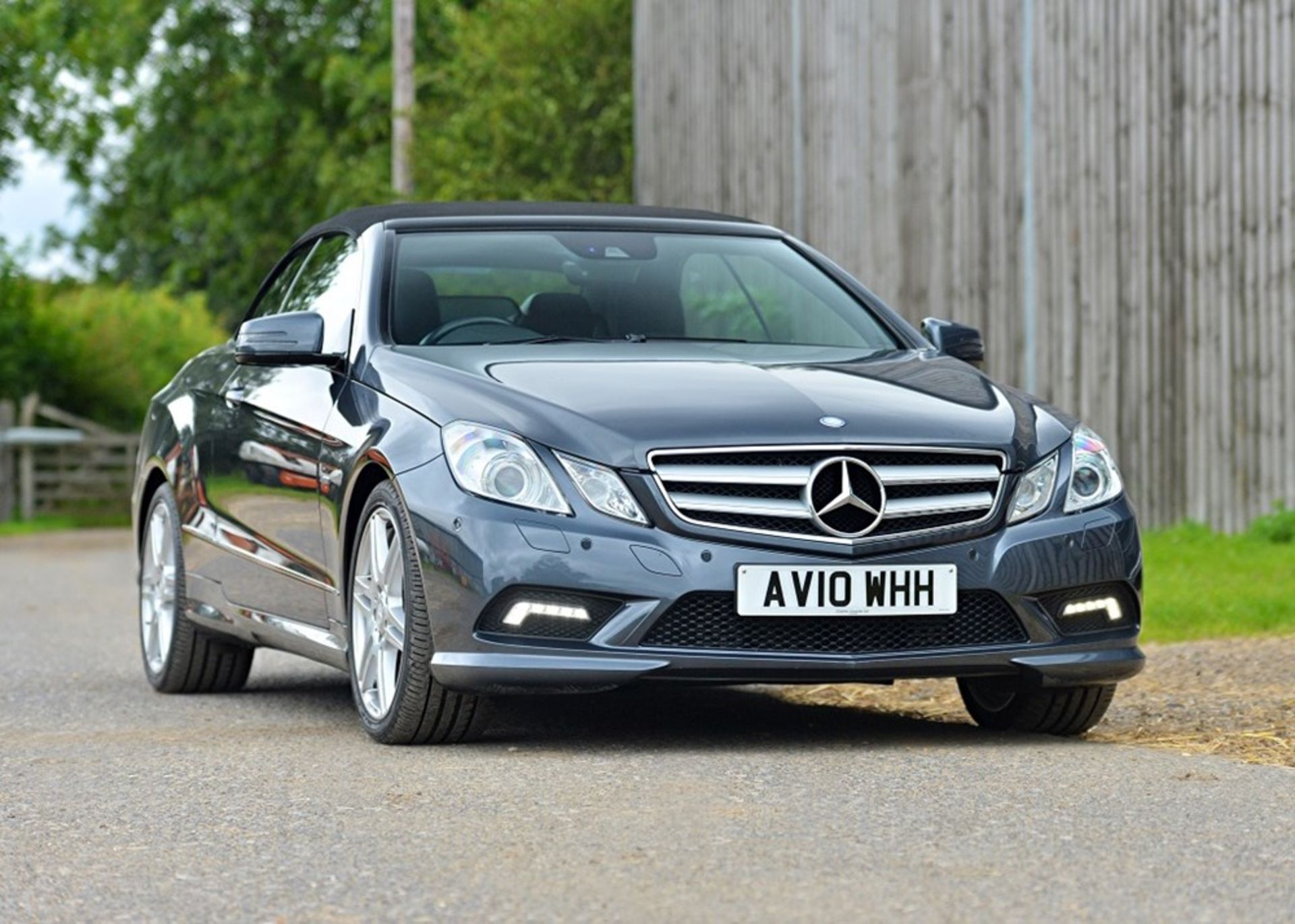 2010 Mercedes-Benz E350 CDI Blue-Tec Sport Convertible - Image 4 of 9