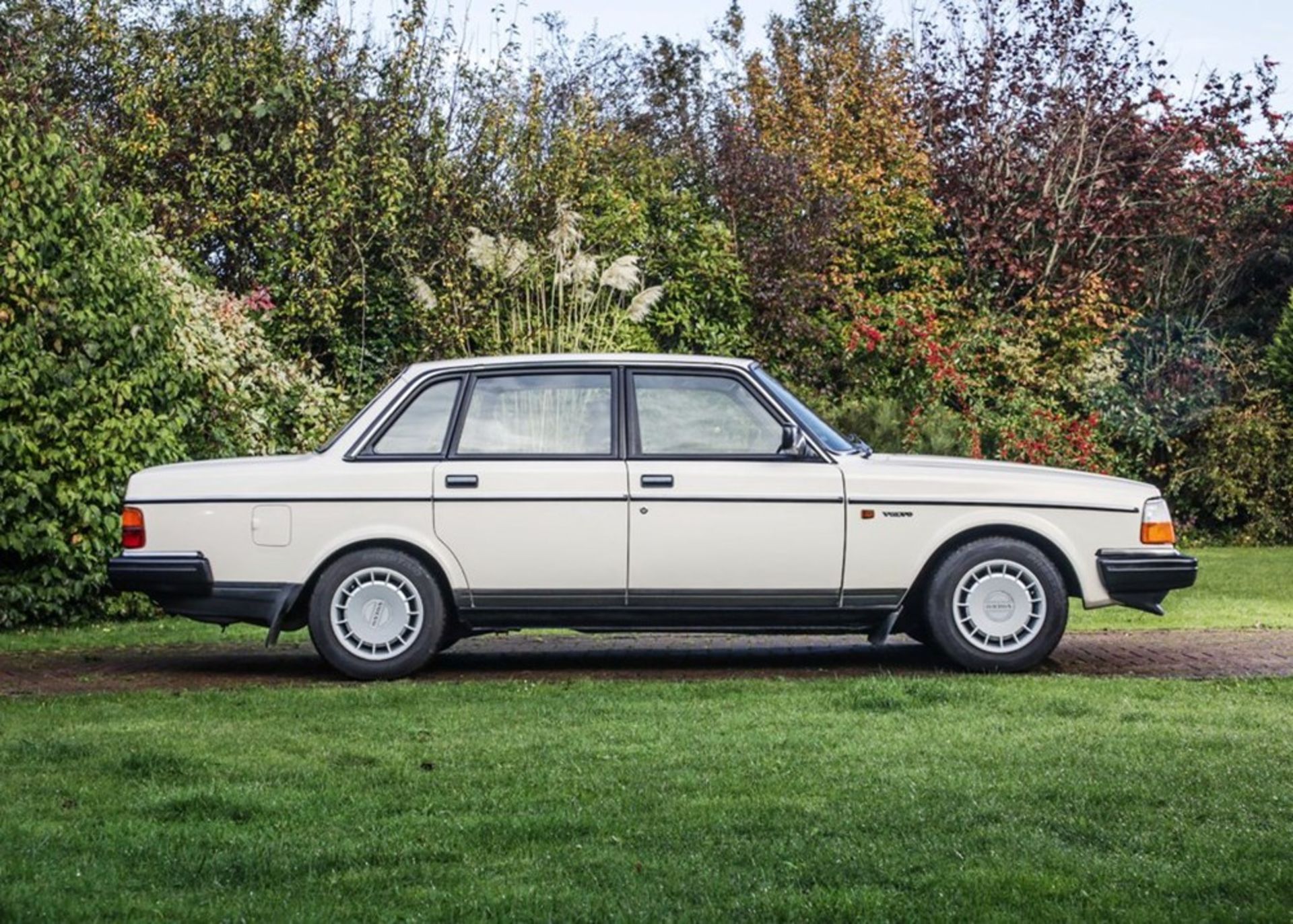 1990 Volvo 240GL Saloon