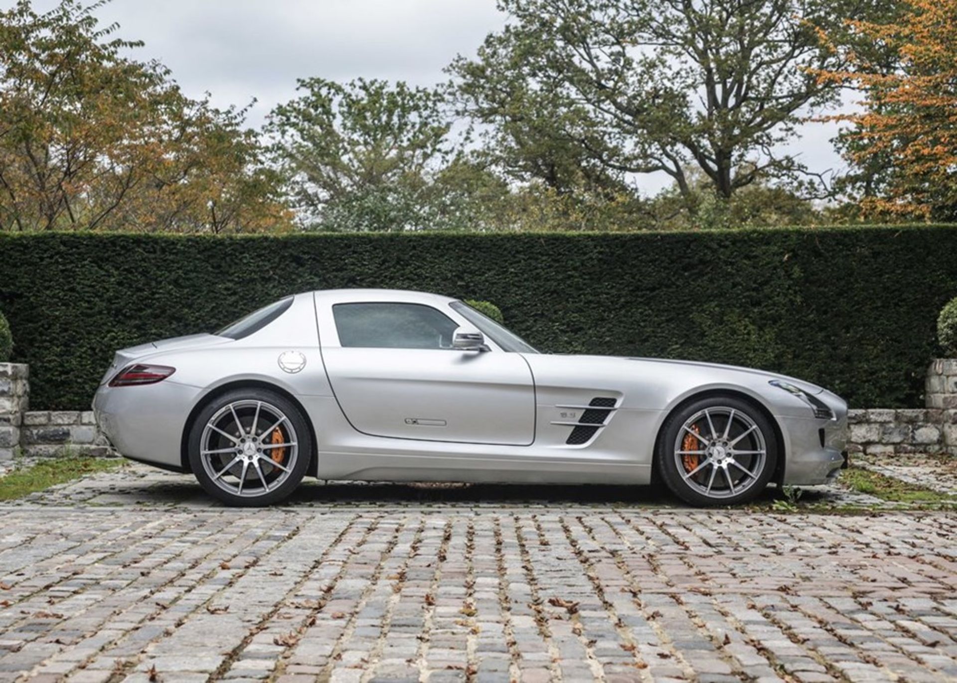 2010 Mercedes-Benz SLS 63 AMG - Image 2 of 9