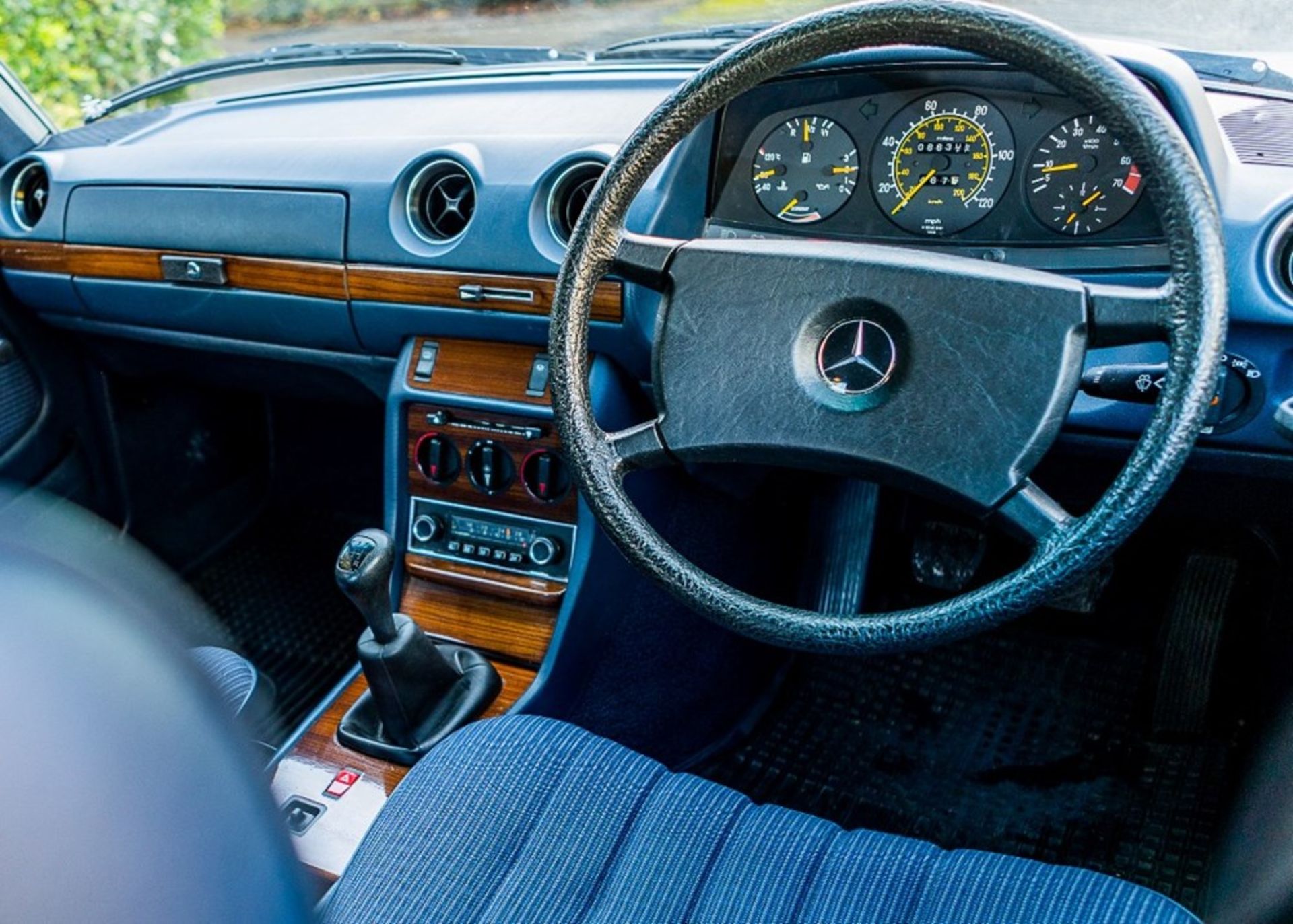 1984 Mercedes-Benz 230 E - Image 5 of 8