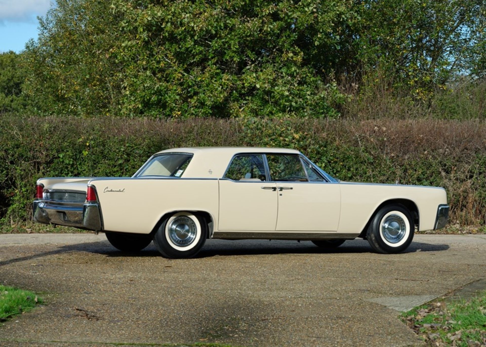 1961 Lincoln Continental - Image 3 of 9