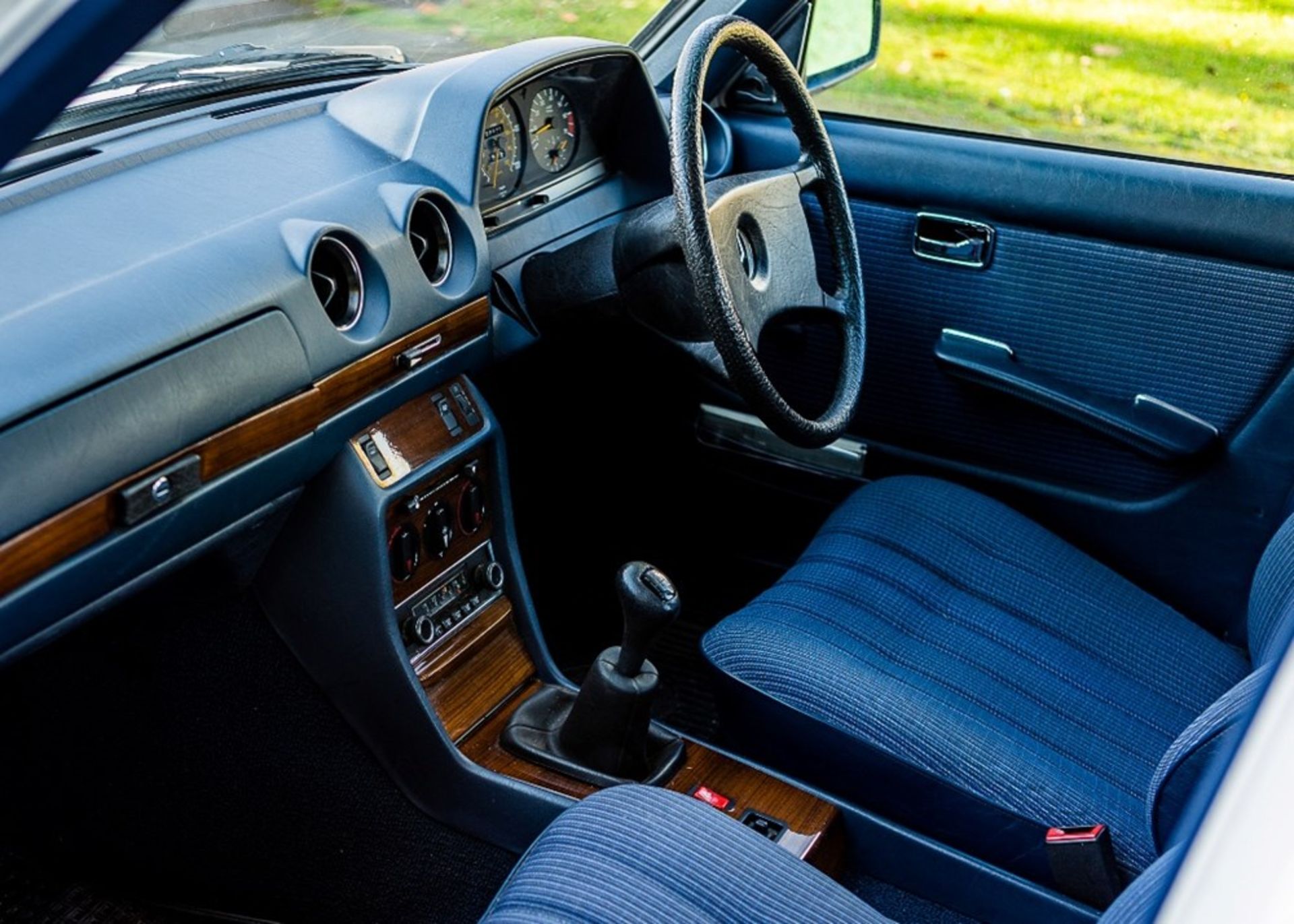 1984 Mercedes-Benz 230 E - Image 6 of 8