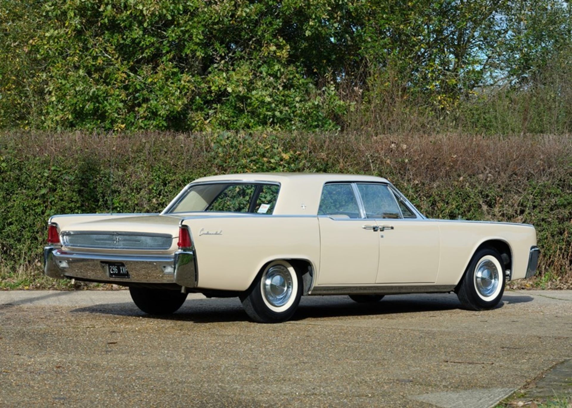 1961 Lincoln Continental - Image 4 of 9