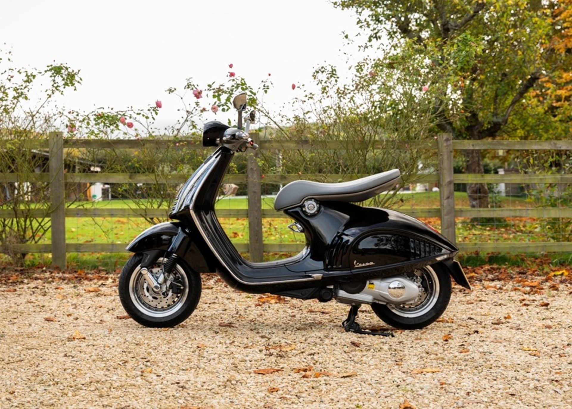 2013 Piaggio Vespa 946 - Image 2 of 9