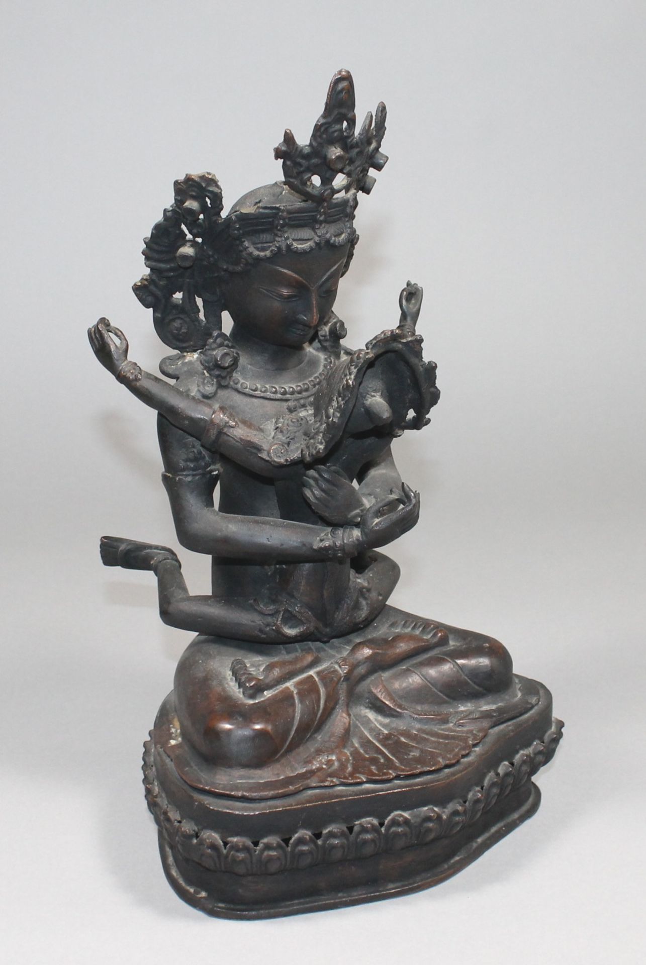 1 Skulptur Bronze "Vajrakilaya in Vereinigung", Asien, H ca. 36cm, Figur weist hinten Beschädigungen - Image 3 of 6