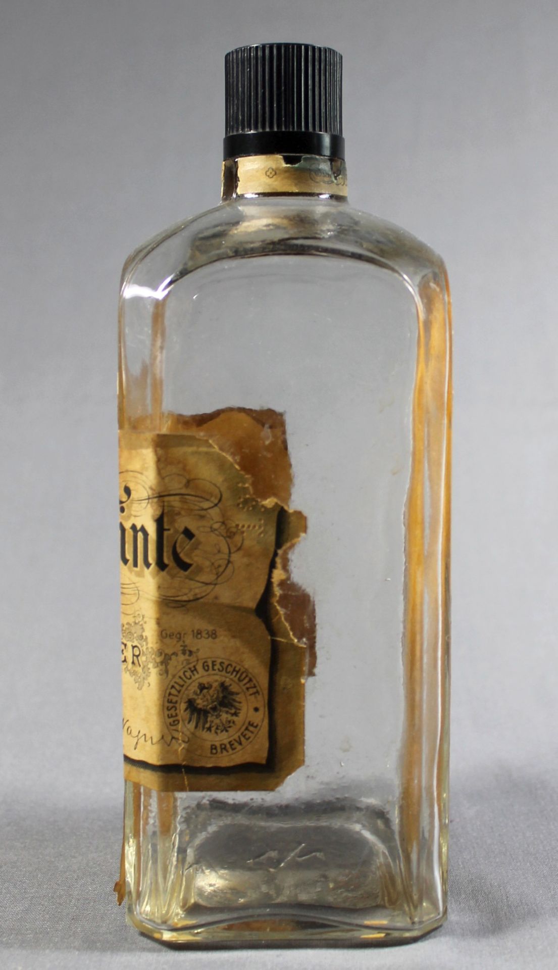 1 alte Vierkantflasche mit einem sehr interessanten Etikett, H ca. 25cm - Image 2 of 3