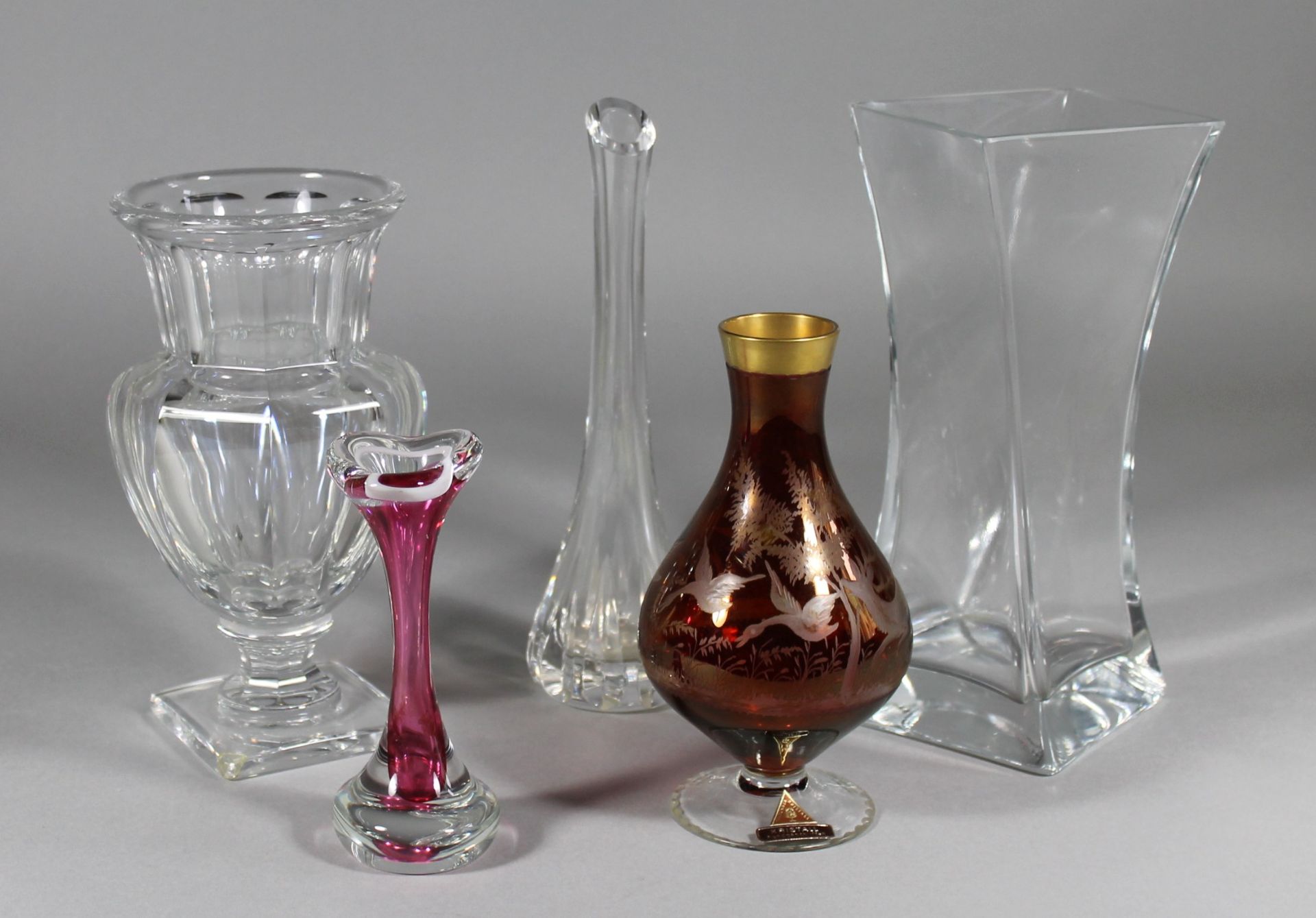 1 Konvolut von 5 diversen Vasen Kristall/Glas, 1 Vase am Stand bestossen