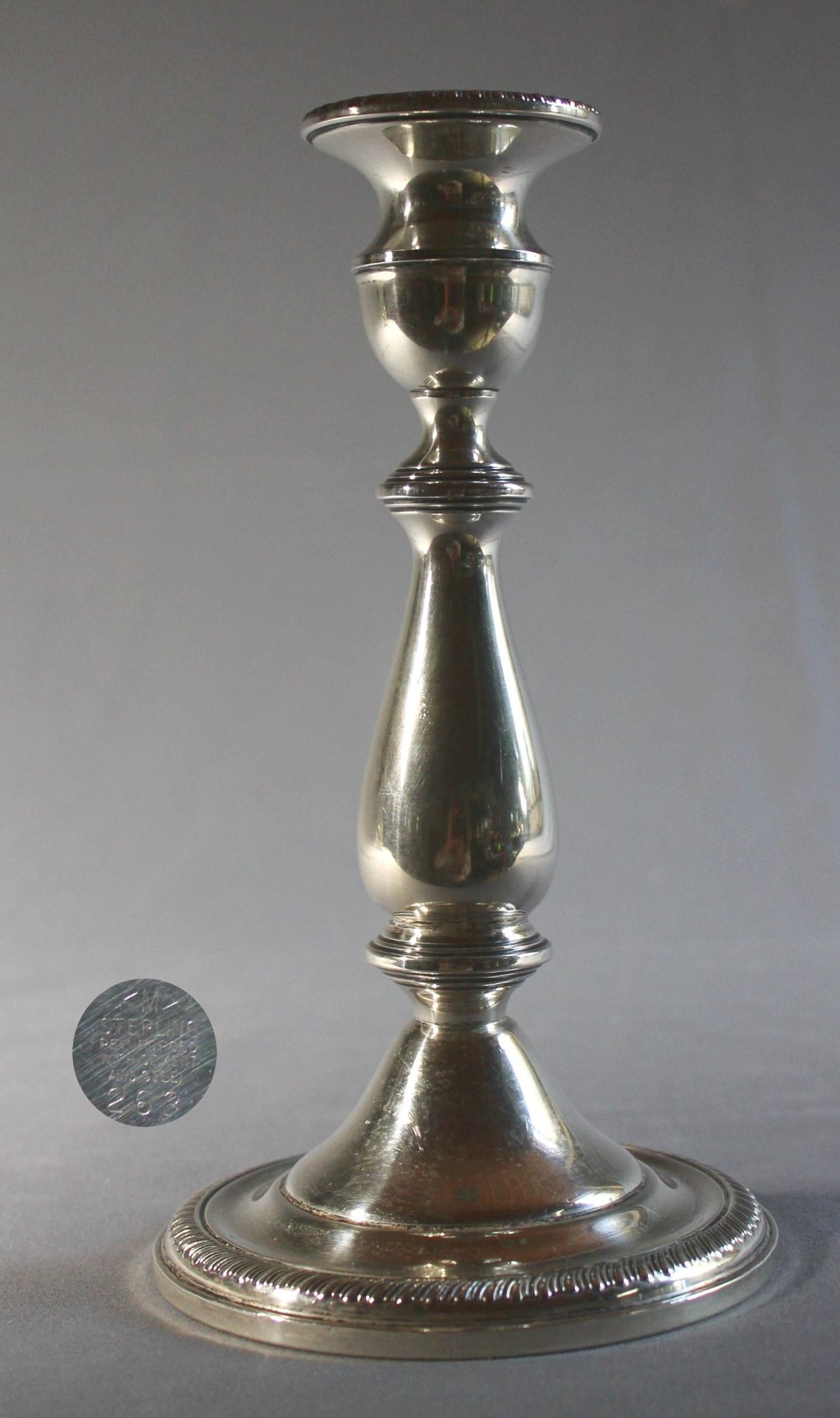 1 Kerzenleuchter Sterlingsilber (925/000), Balusterschaft, gefüllt, H ca. 24cm