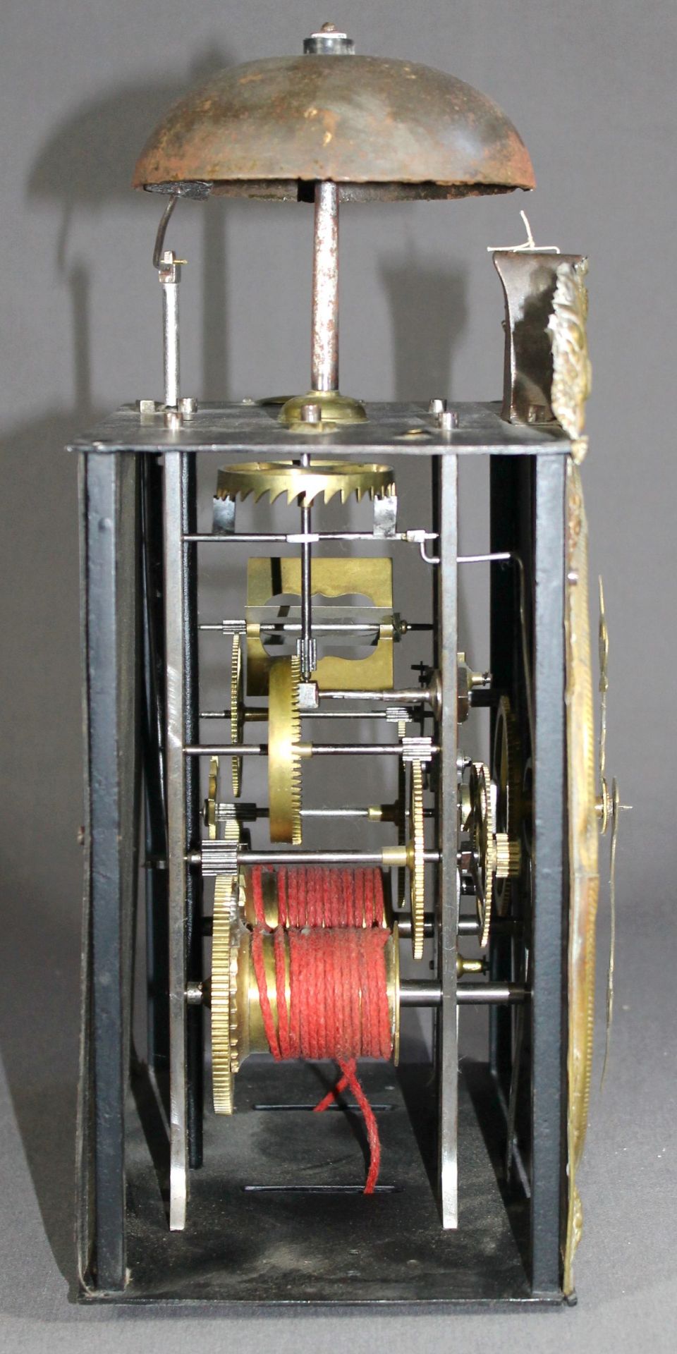 1 Comtoise, emailliertes Zifferblatt (altersbedingte Gebrauchsspuren) mit schwarzen römischen - Image 3 of 6