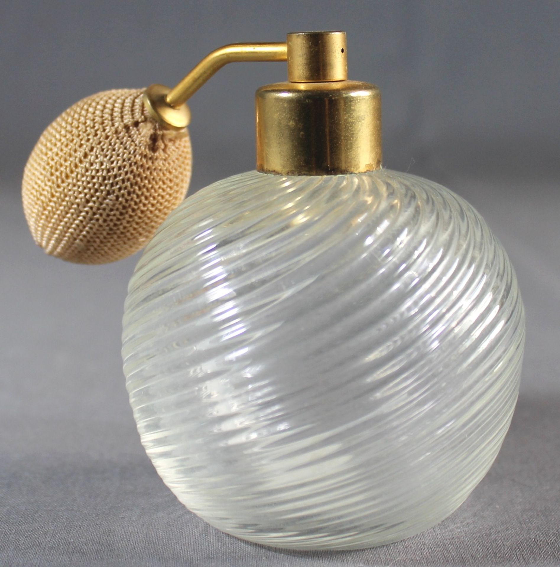 3 Parfumflacons Glas, Kugelform, gerippte Wandungen, rosa und farbloses Glas mit Goldfluss, H - Bild 3 aus 3