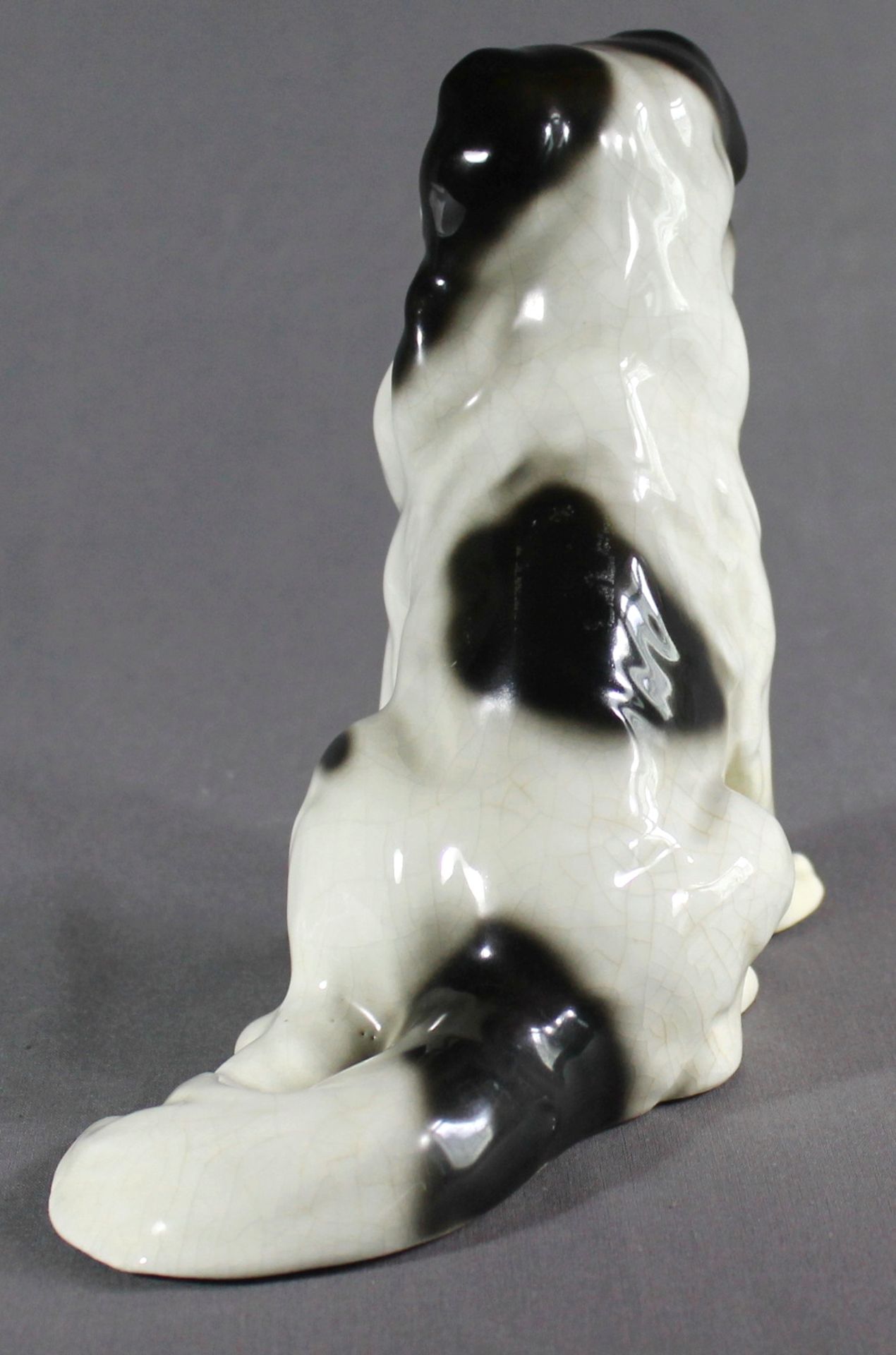 1 Tierplastik „Heubach“, wohl Darstellung eines sitzenden Pekinesen, weißer Grund, teilweise - Image 3 of 3