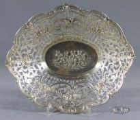 1 kleine ovale Korbschale Silber (800/000), punziert, Spiegel mit erhabenem Puttidekor, Fahne mit