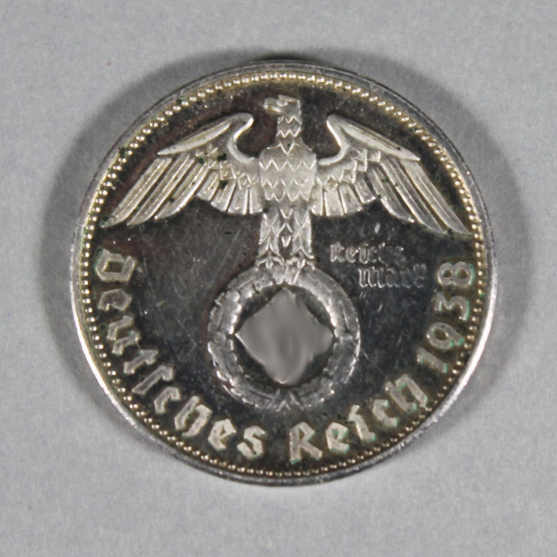 1 kleine Medaille "Adolf Hitler Reichsmark 1938" - Image 2 of 2
