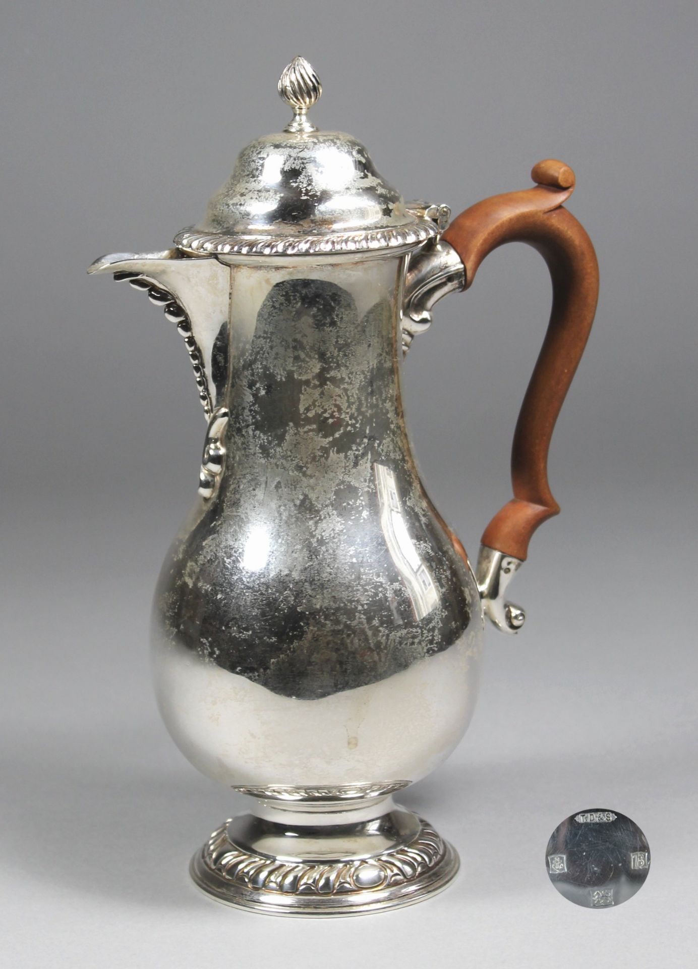 1 Kaffeekanne Silber (925/000), punziert, bauchige Form, mit geschwungenem Holzgriff, England, H ca.