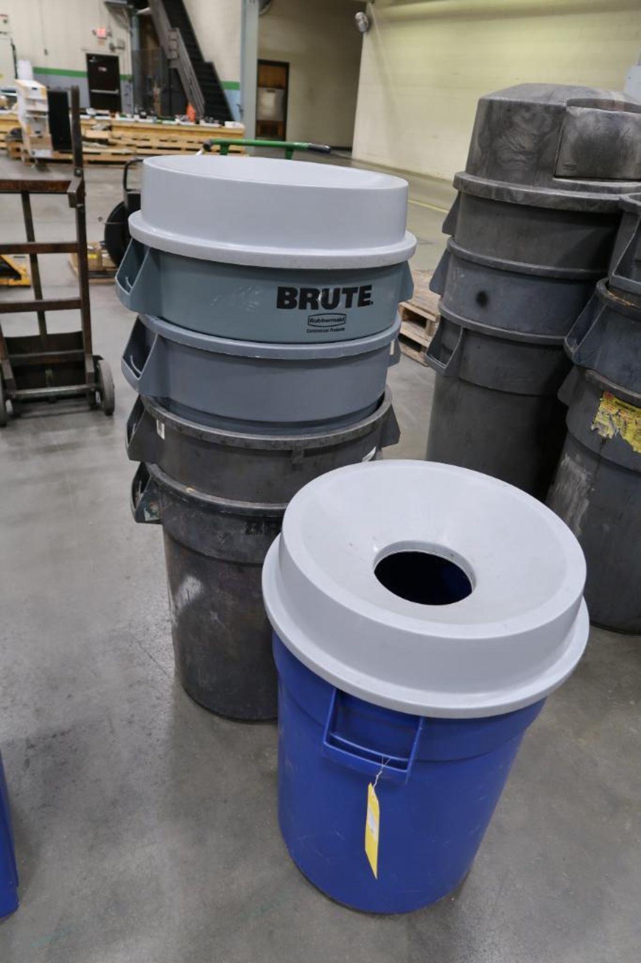 Rubbermaid Heavy Duty Trash Cans