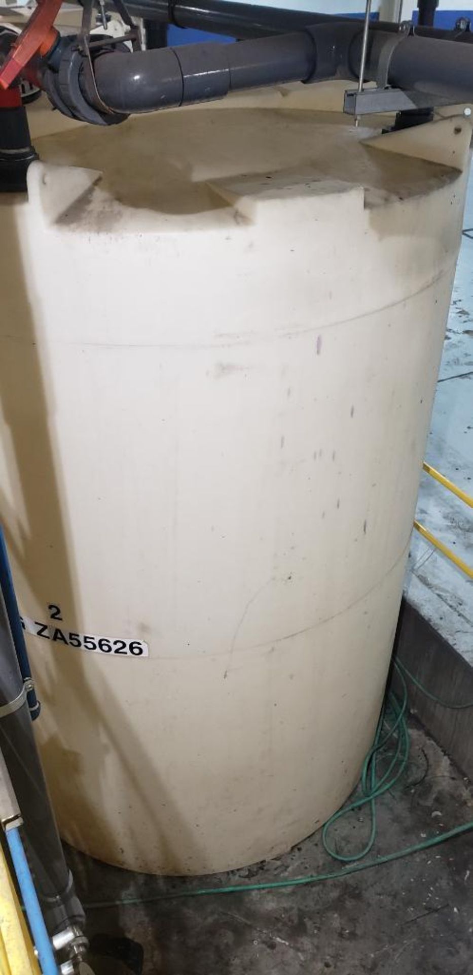 Sii Vertical Poly Tank Approx. 5500 Gal Capacity - Image 2 of 8