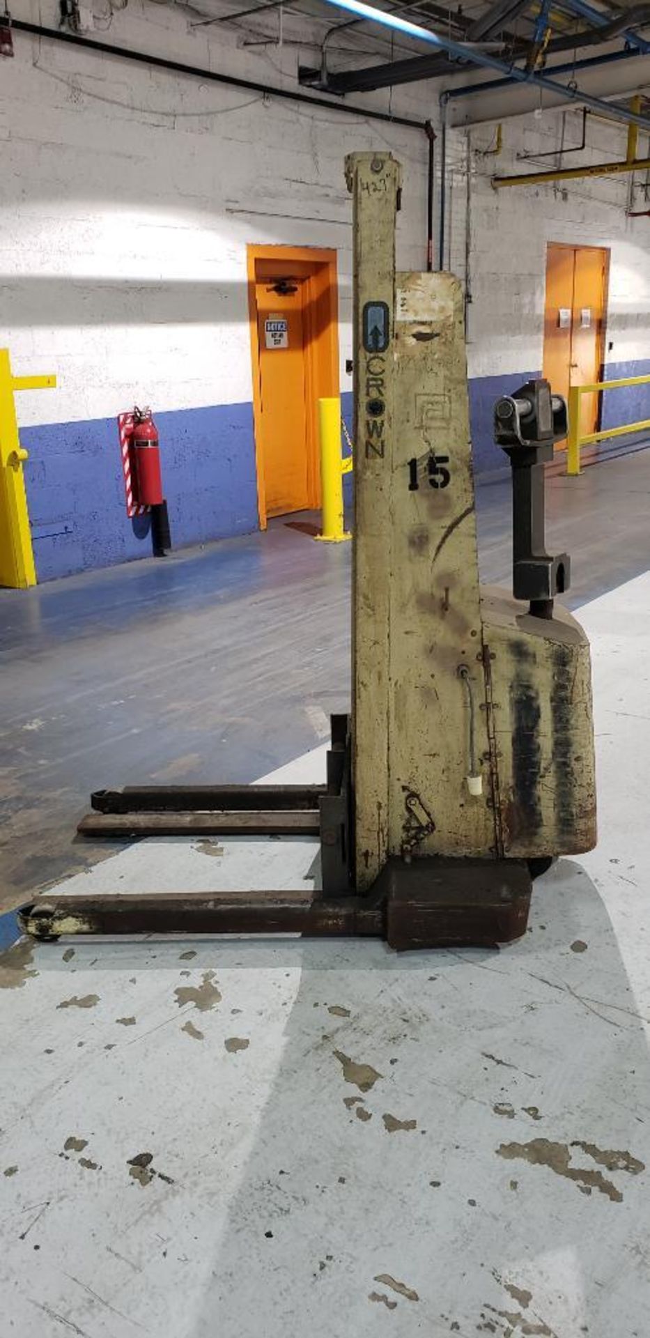 Crown Mdl#WT110 Electric Walk Behind Pallet Jack - Image 3 of 6