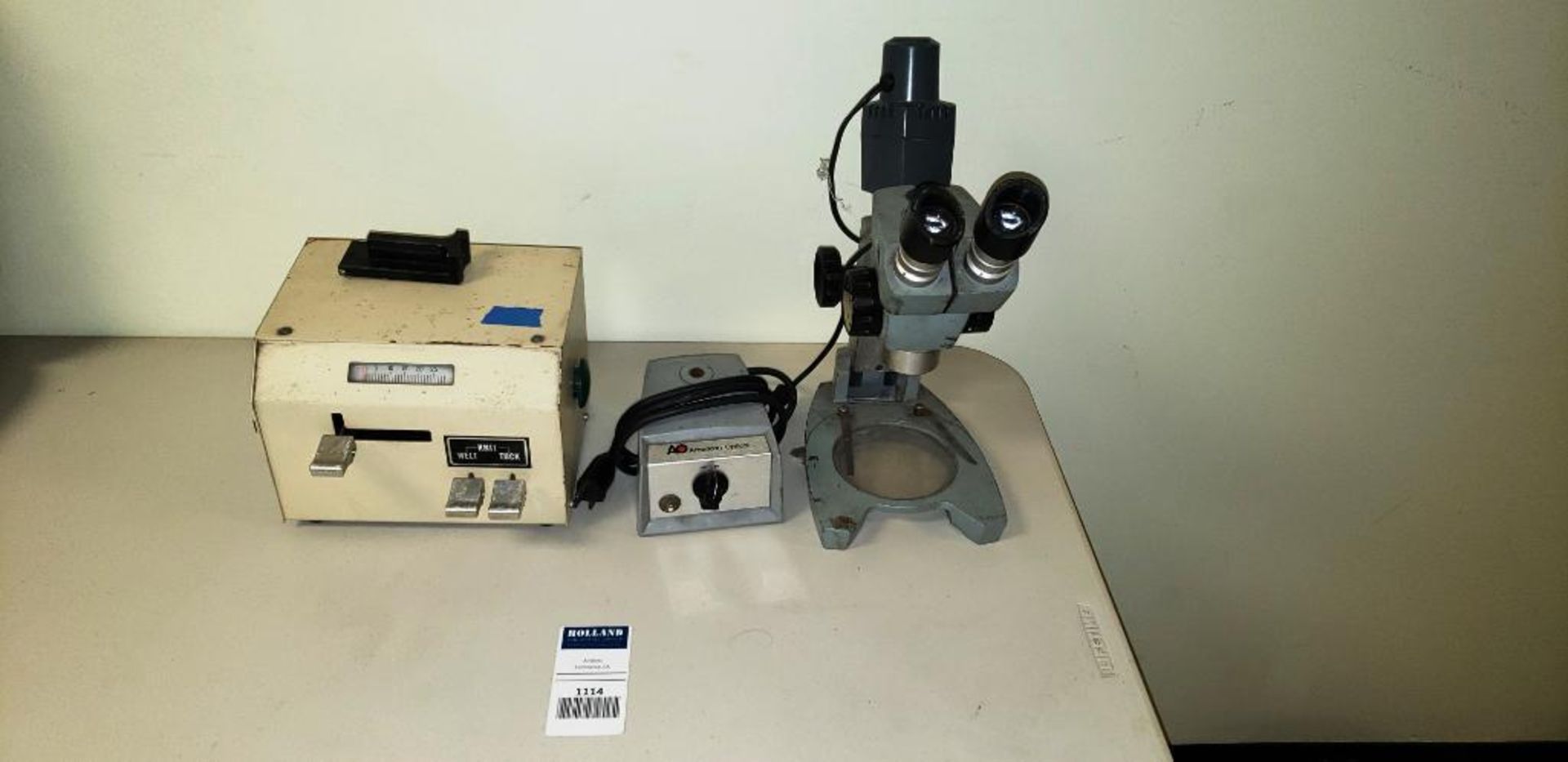 (1)American Optical Microscope W/Transformer & (1) Fukuhara