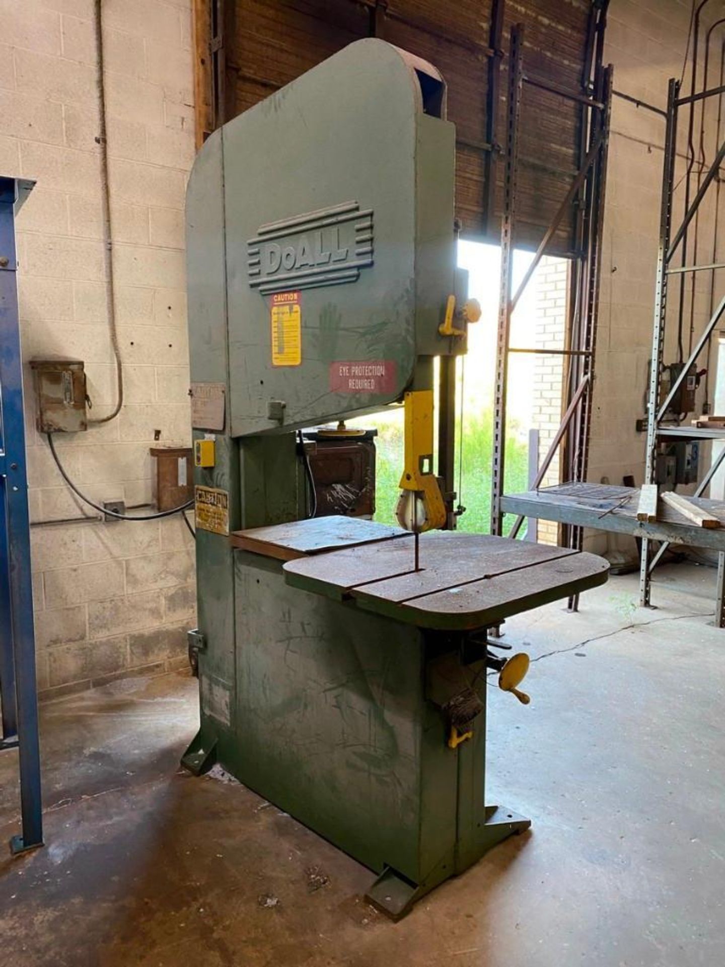 DoAll, 36'' Vertical-Band Saw