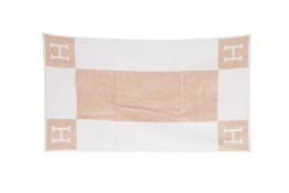 AN HERMES AVALON BATH TOWEL