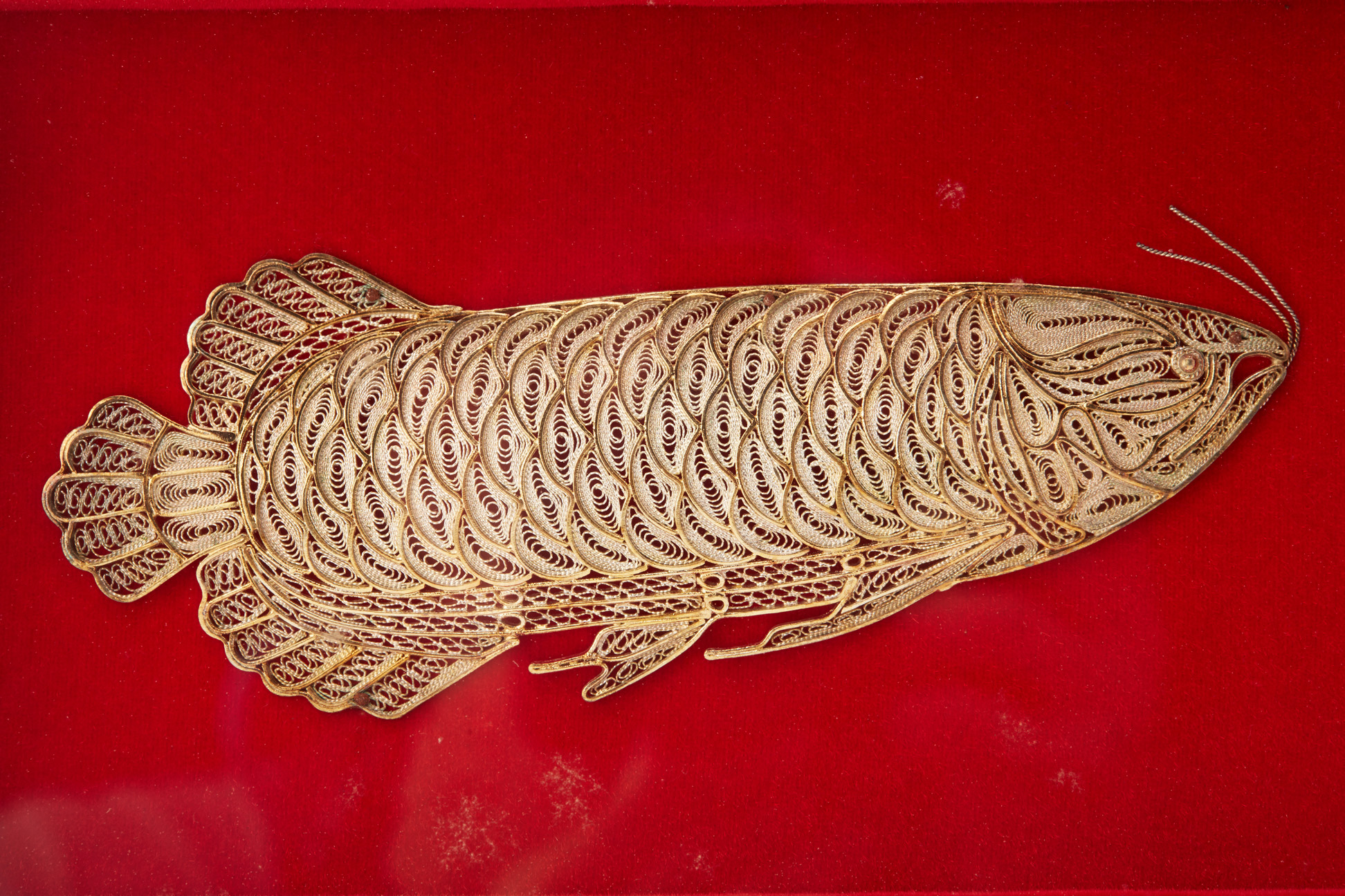 A FRAMED FILIGREE MODEL OF A CARP - Image 2 of 2