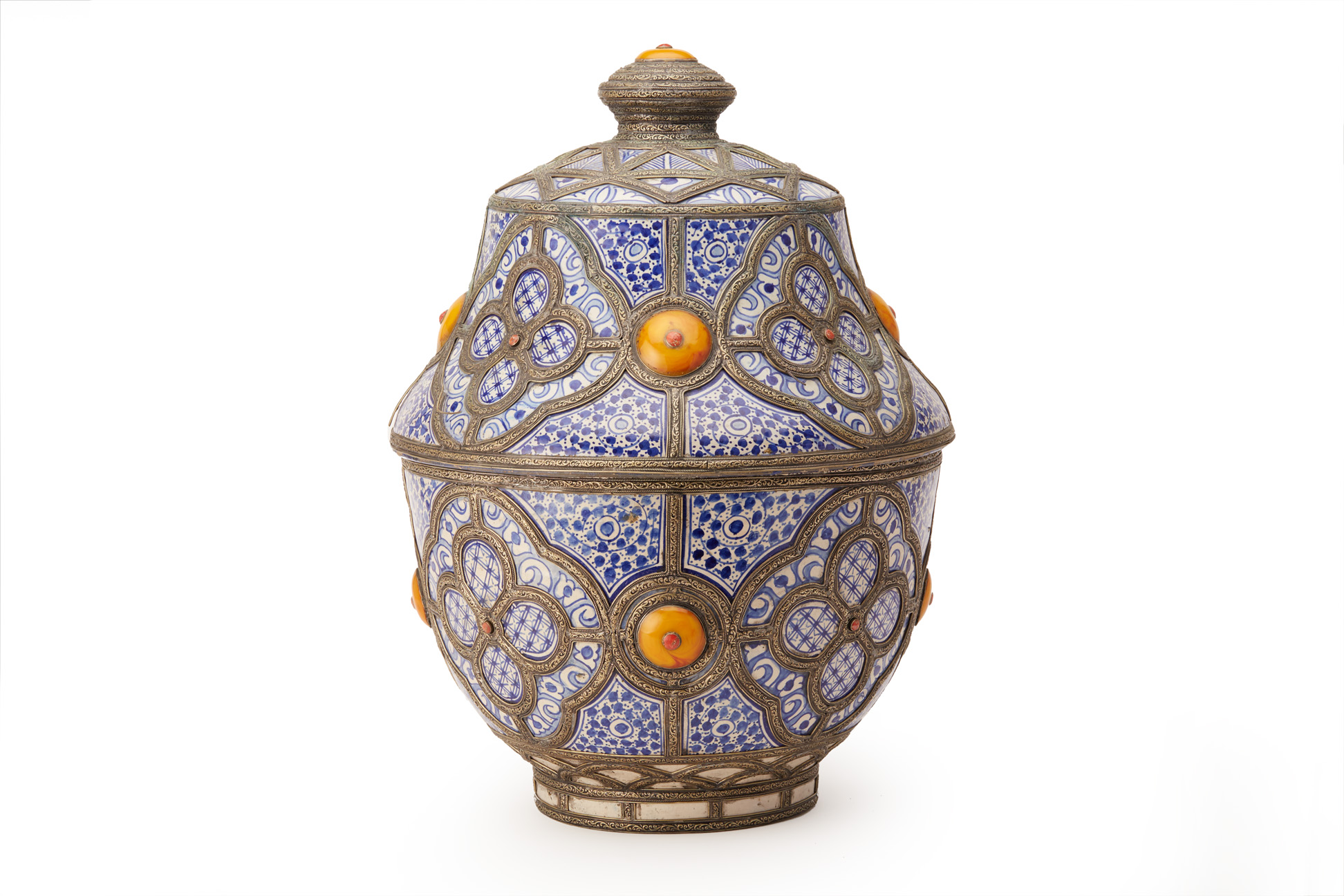 A LARGE METAL-MOUNTED MOROCCAN POTTERY JAR AND COVER