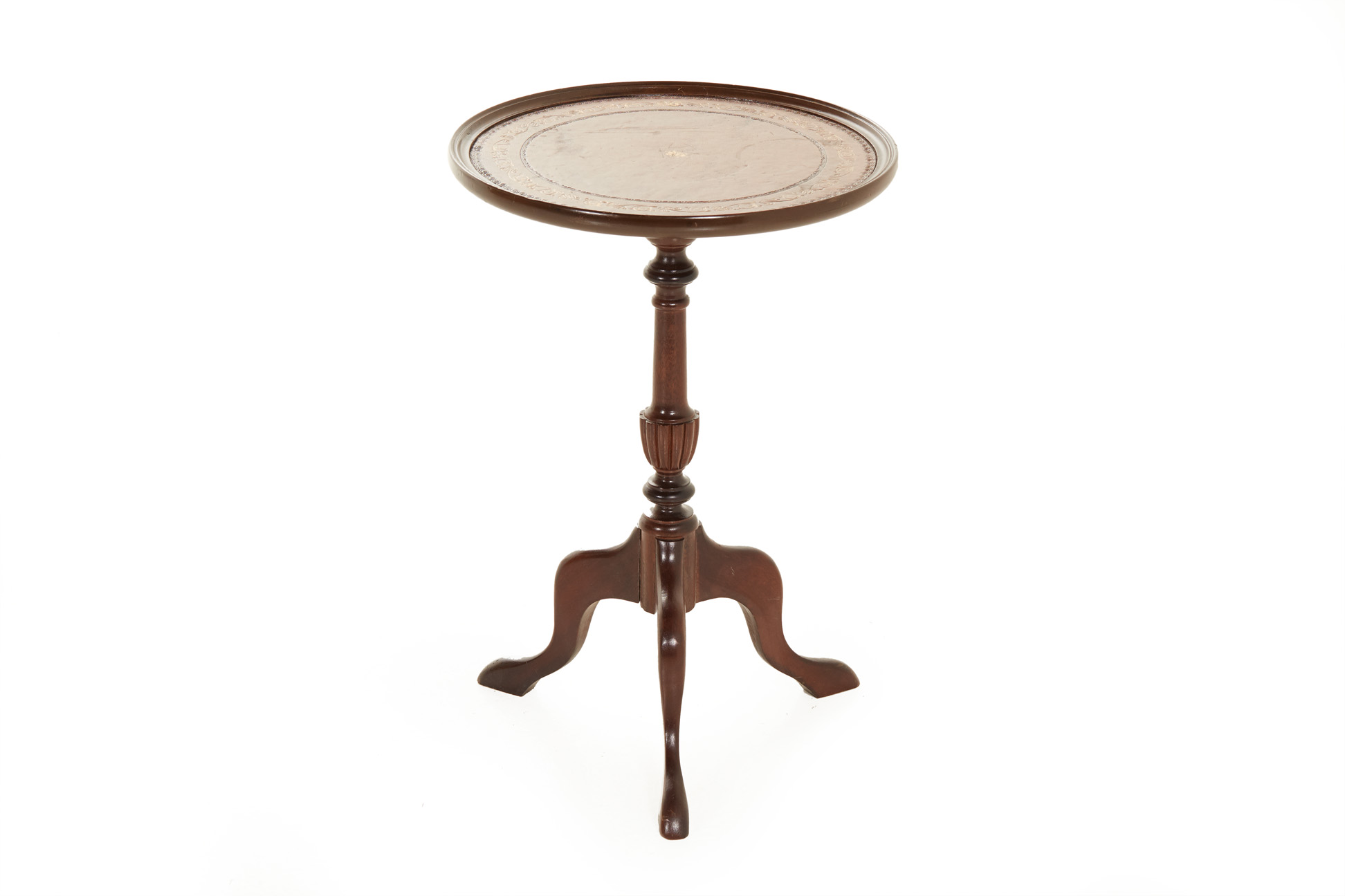 A CIRCULAR TRIPOD TABLE