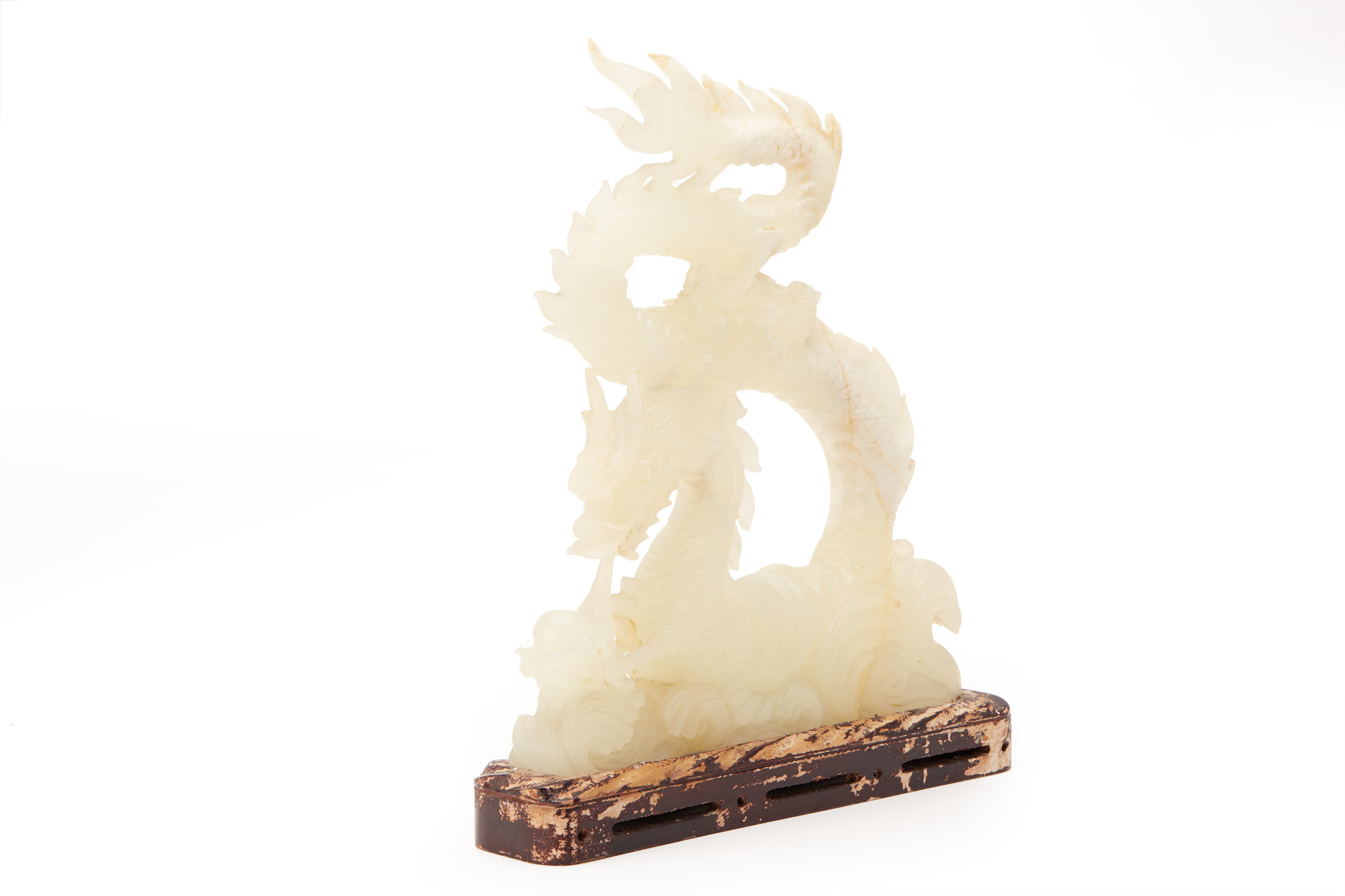 A LARGE WHITE STONE CARVING OF A DRAGON CHASING A PEARL - Image 2 of 11