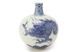 A BLUE AND WHITE PORCELAIN SPHERICAL VASE