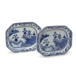 A PAIR OF CHINESE EXPORT BLUE AND WHITE PORCELAIN PLATTERS
