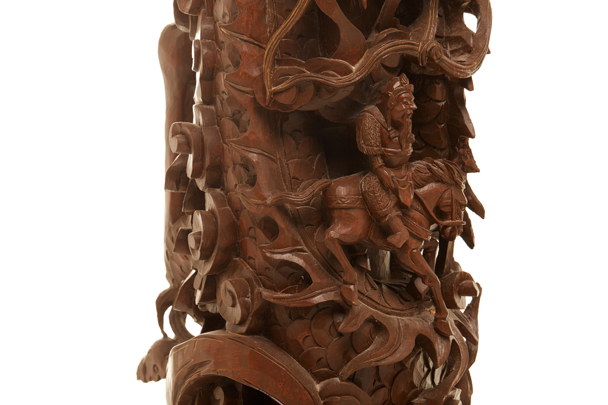 A PAIR OF LARGE CARVED WOOD 'WAR SCENE' PILLARS - Image 9 of 15