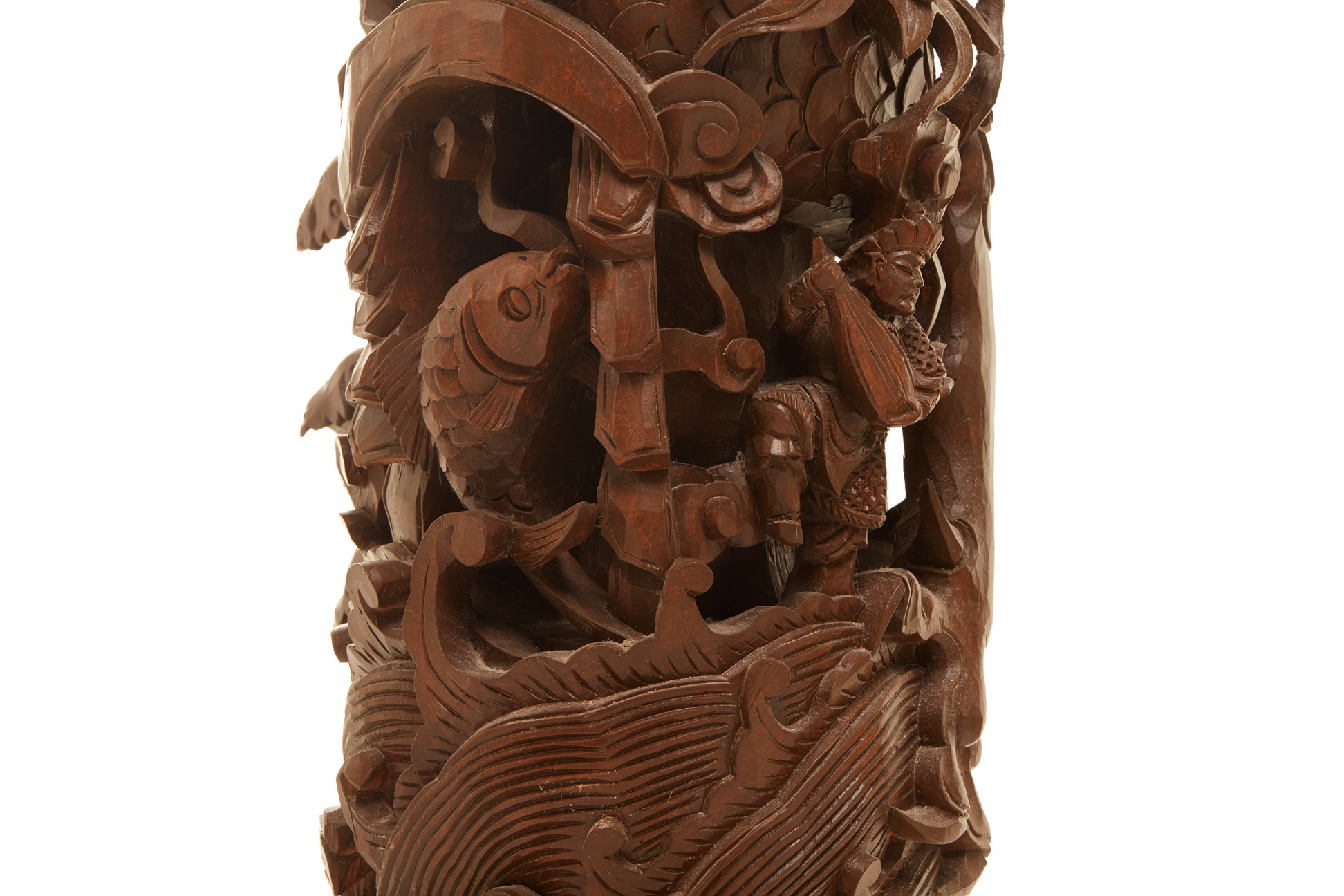 A PAIR OF LARGE CARVED WOOD 'WAR SCENE' PILLARS - Image 8 of 15