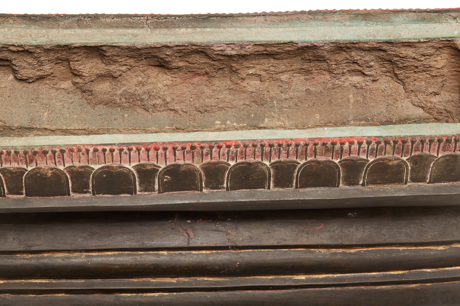 A LARGE SOUTHEAST ASIAN BRONZE FIGURE OF A RECLINING BUDDHA - Image 4 of 6